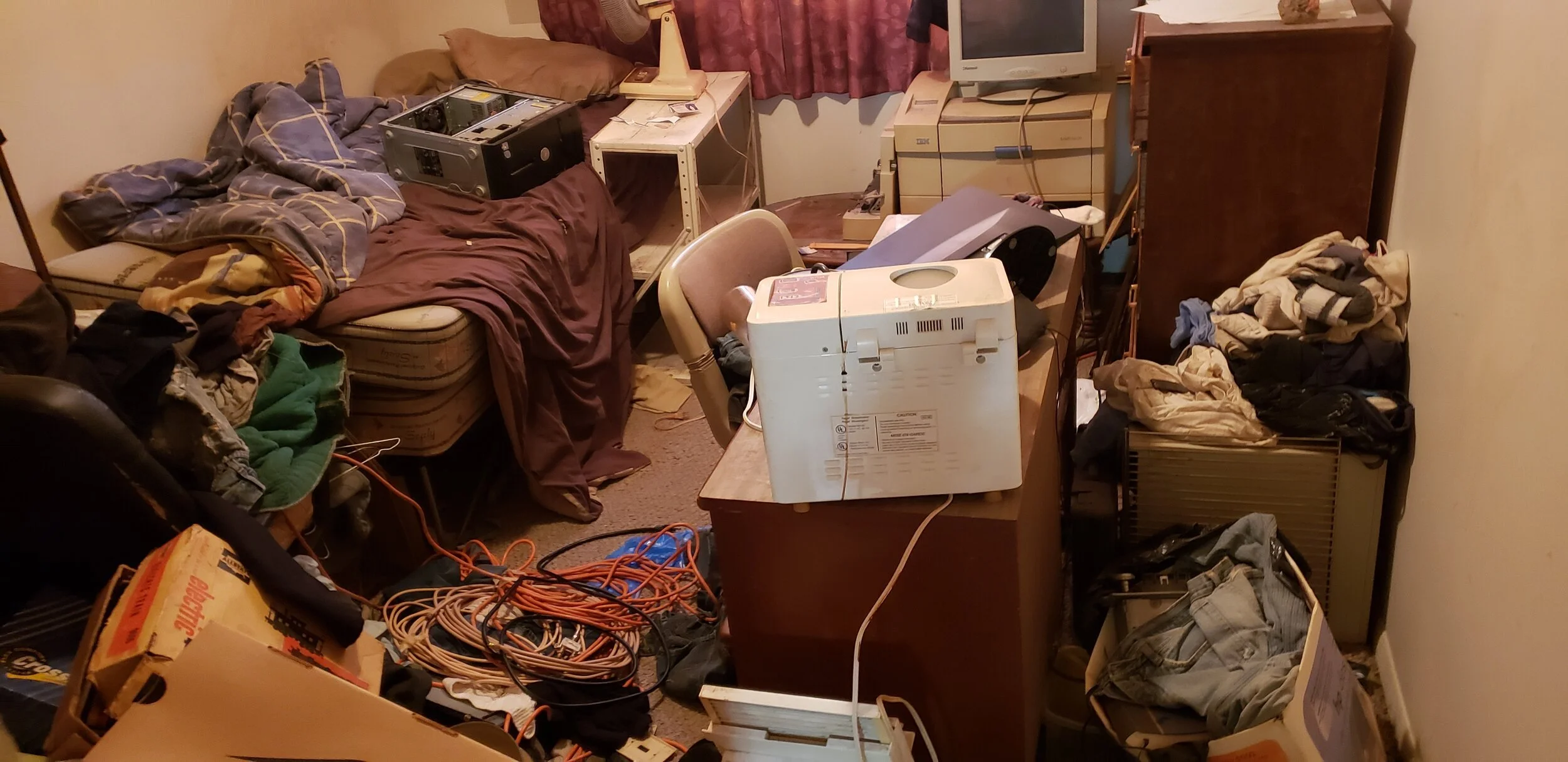 alt="Raymah Cleaning team performing move-out cleaning in Saskatoon apartment"