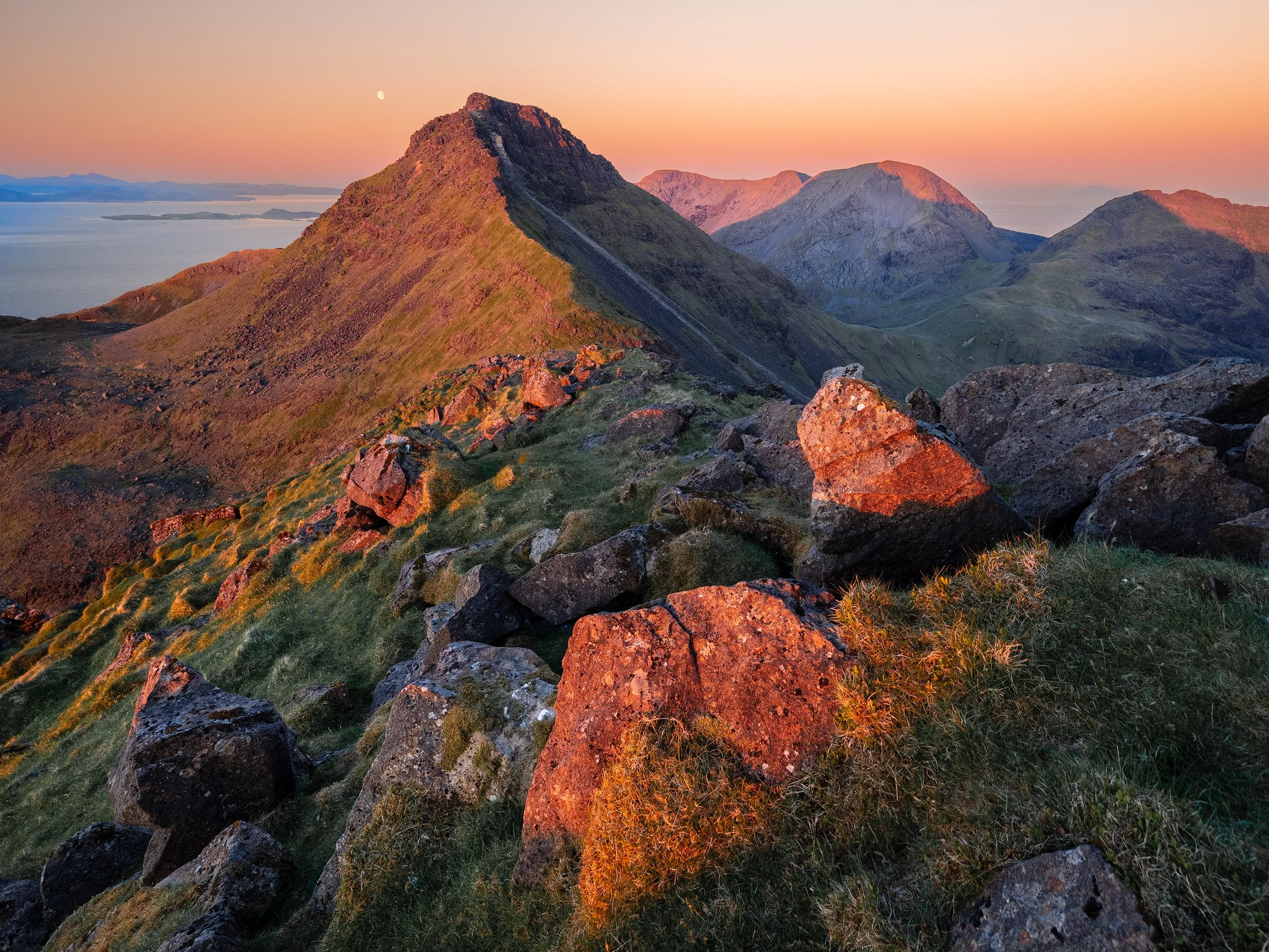 Askival-Sunrise-Troll.jpg