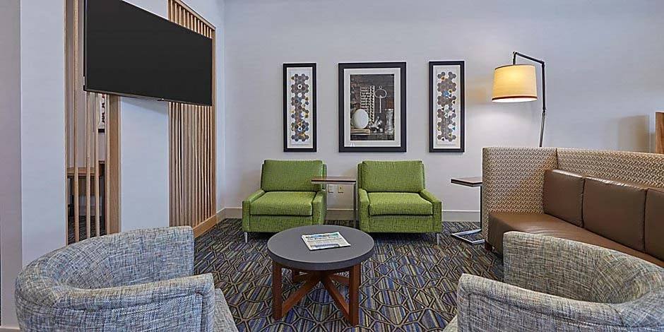 holiday-inn-express-springfield-6130896729-2x1.jpg