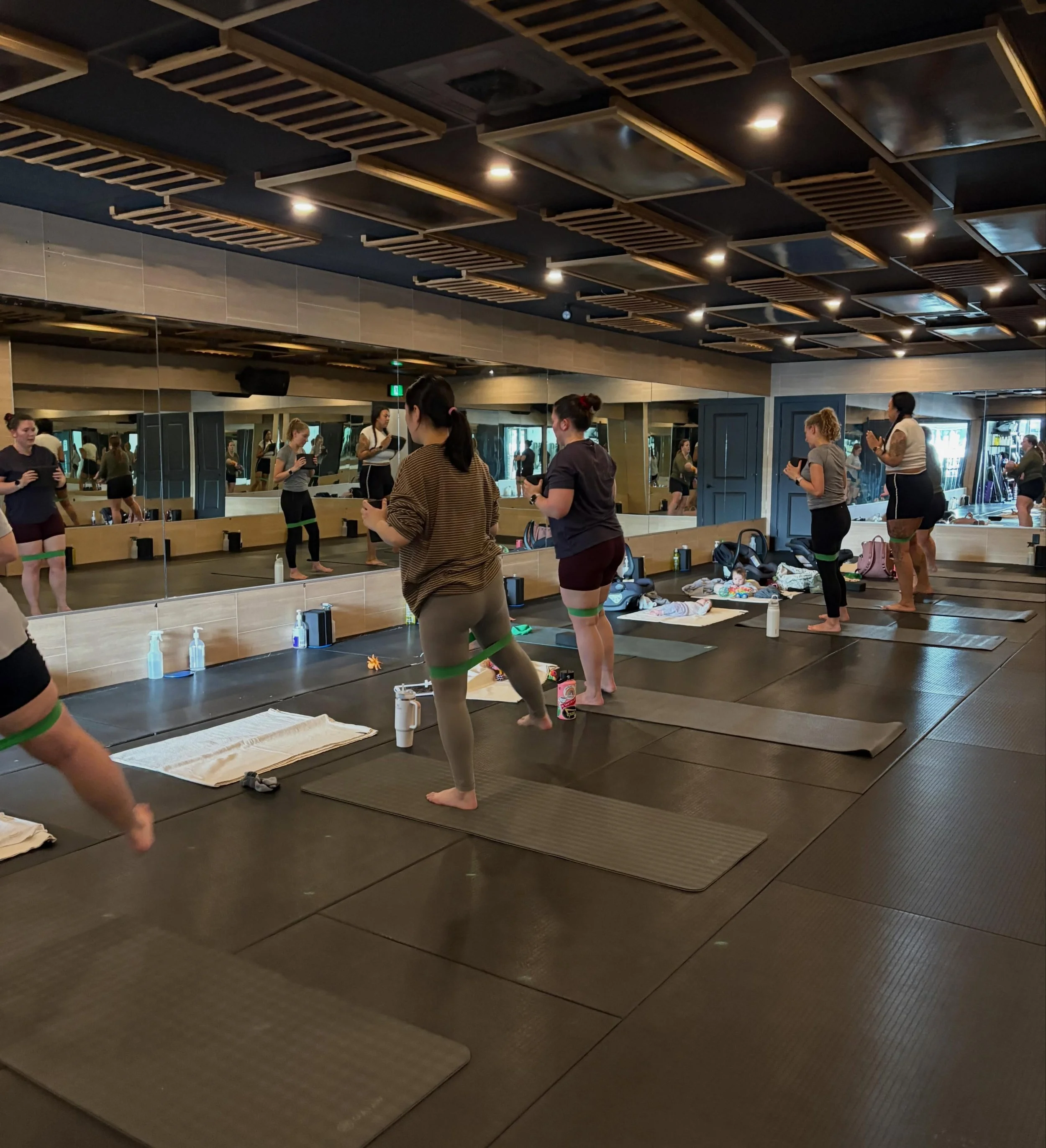 Postpartum Fitness today 🍑🔥

Today&rsquo;s focus: lower body strength &mdash; with lots of outer thigh and glute work (hello lateral leg lifts 😅)

Safe, functional movement designed to help moms rebuild strength postpartum in a supportive, baby-fr