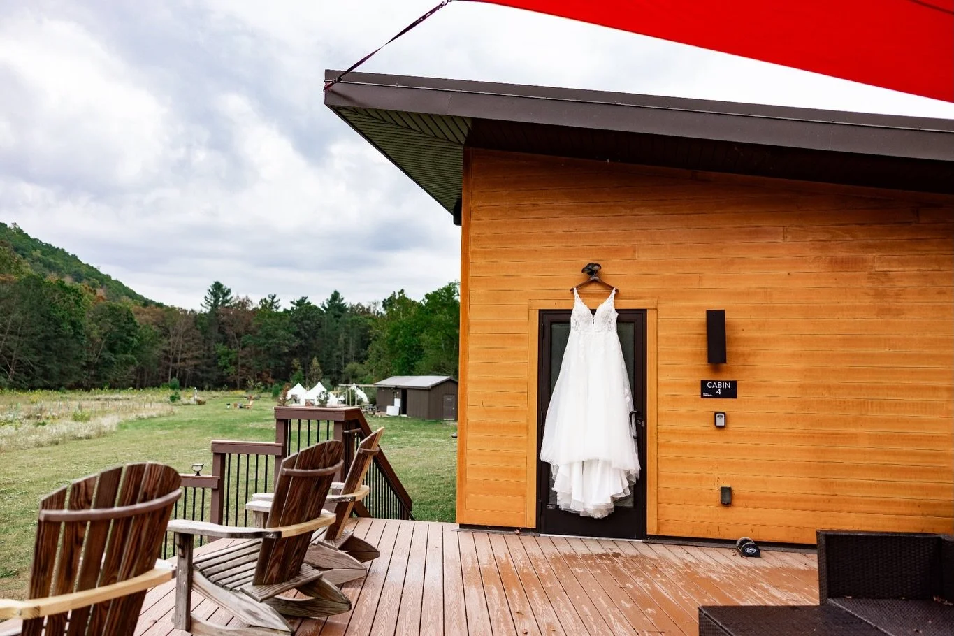 New Noah Kahan album so I am throwing it back to Delanie + Masons wedding who wins at being most on brand for the last of the bugs ✨🐞🐛🐜

#weddingphotographer #thelastofthebugs #pawedding #rivermountain #marylandweddingphotographer