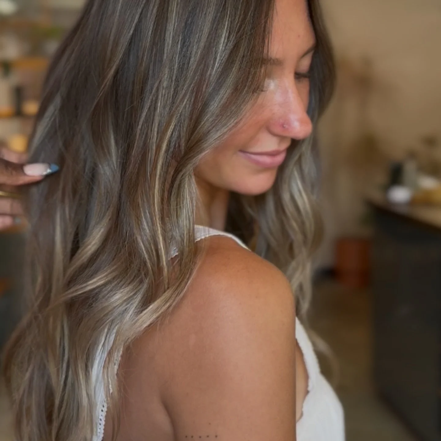 20 foils later&hellip; Lived in low maintenance Blonding. 
Once a year, built for longevity 💪

#blonding #livedinhair #livedinbalayage