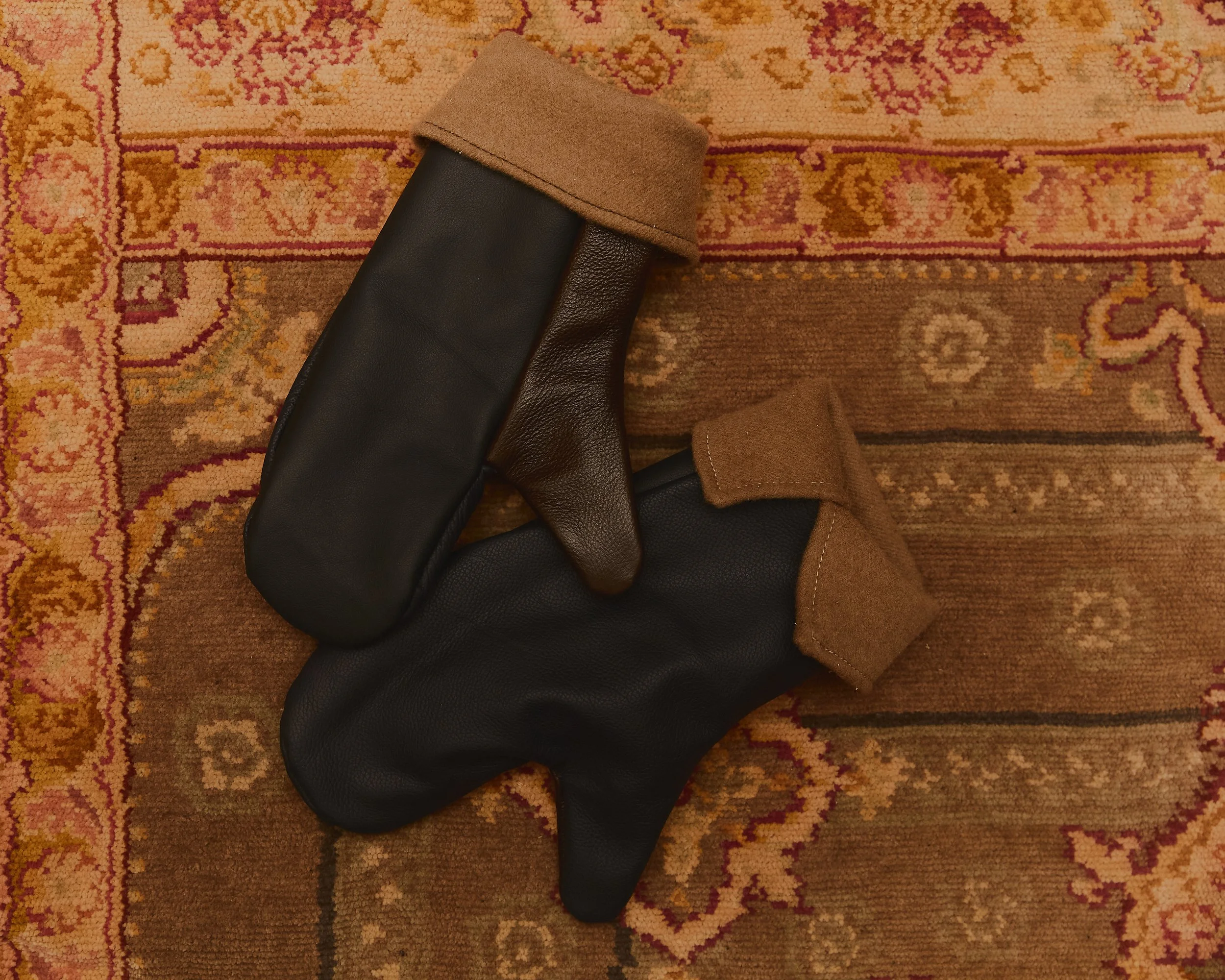 Leather Mitten in Marine