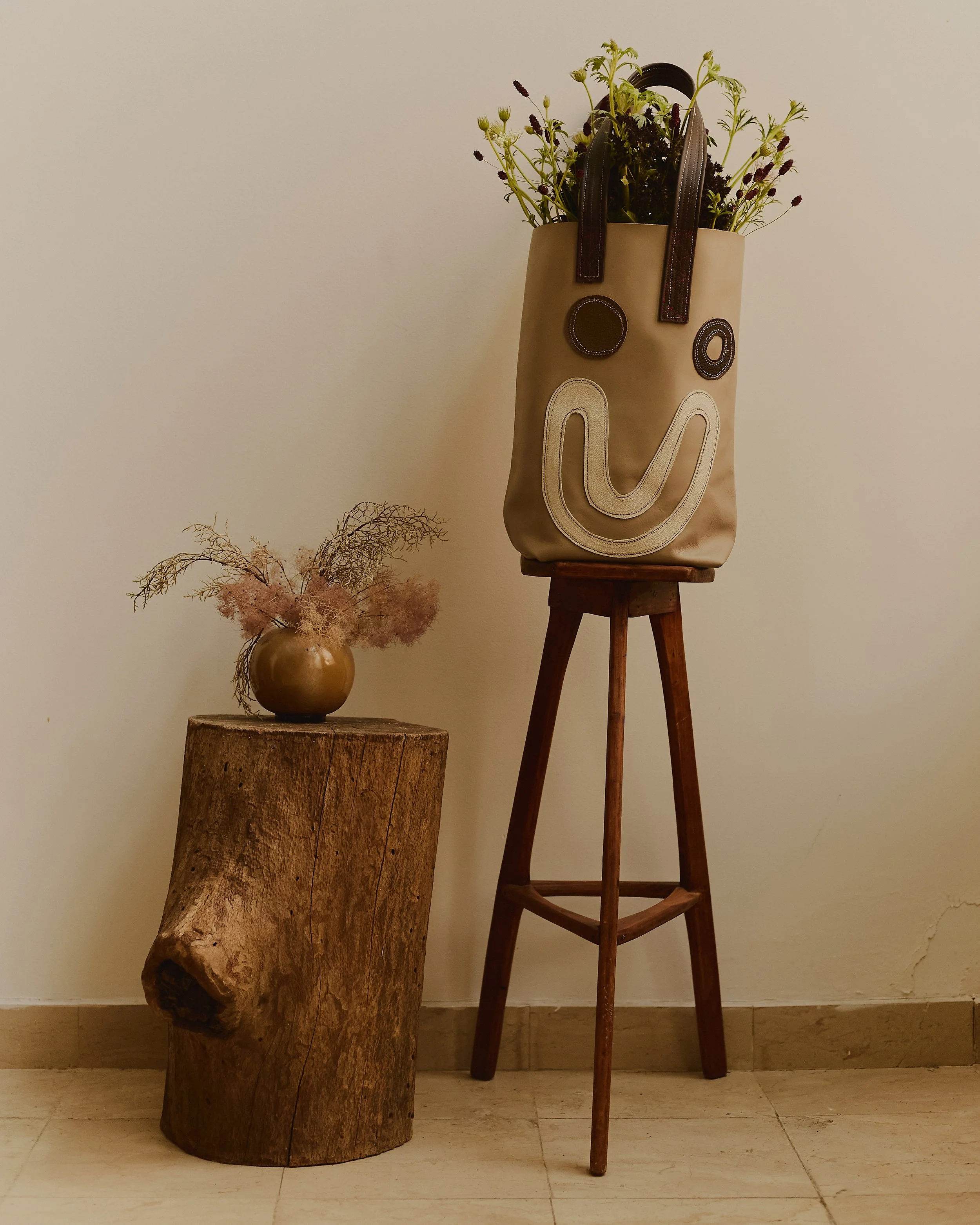 Petite Leather Smile Shopper in Bone