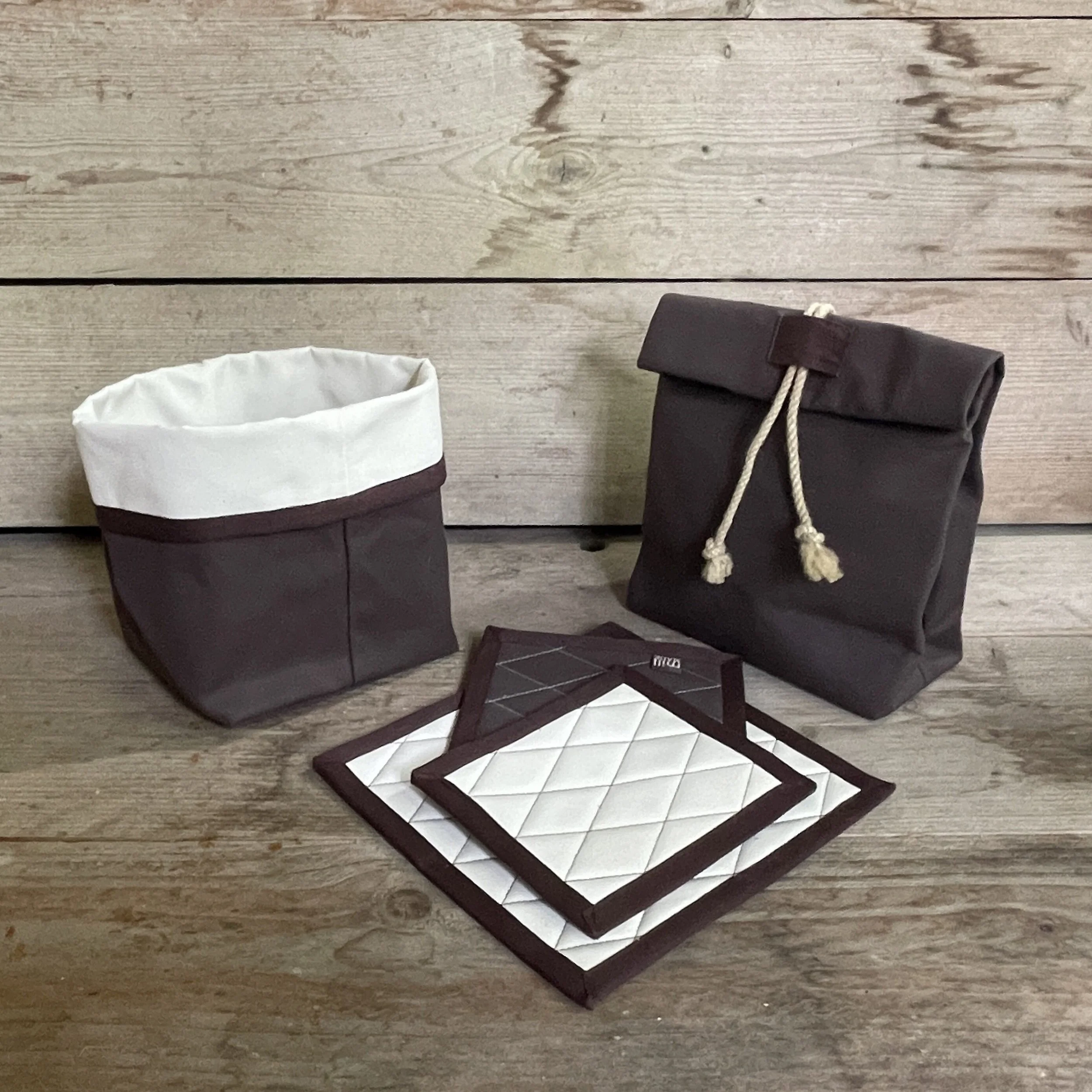 Yooly the basket & Mo the mat family & Henk the lunch bag