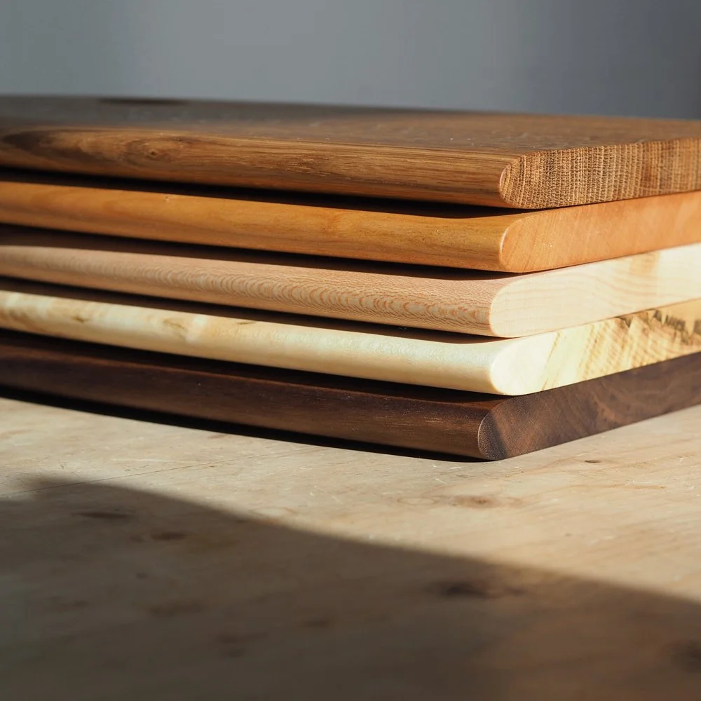 different-wood-tones-kitchen-serving-boards.jpg