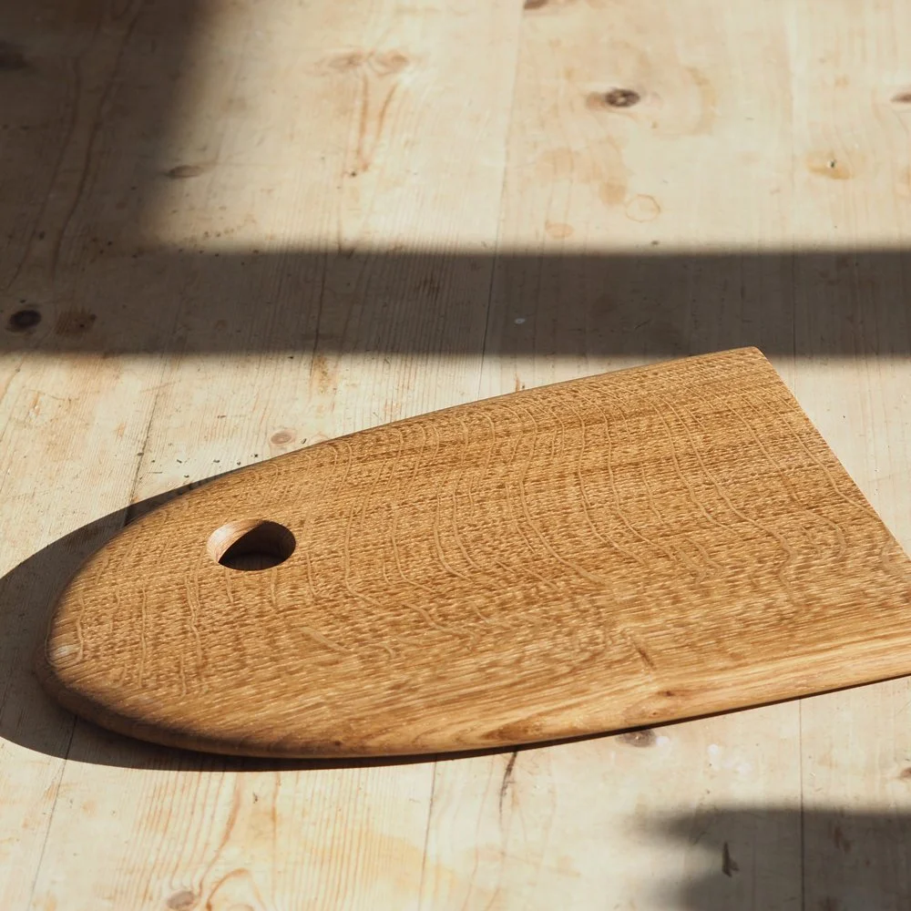 Oak-fin-shaped-chopping-serving-board2.jpg