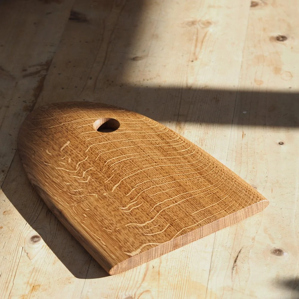 Oak-fin-shaped-chopping-serving-board.jpg