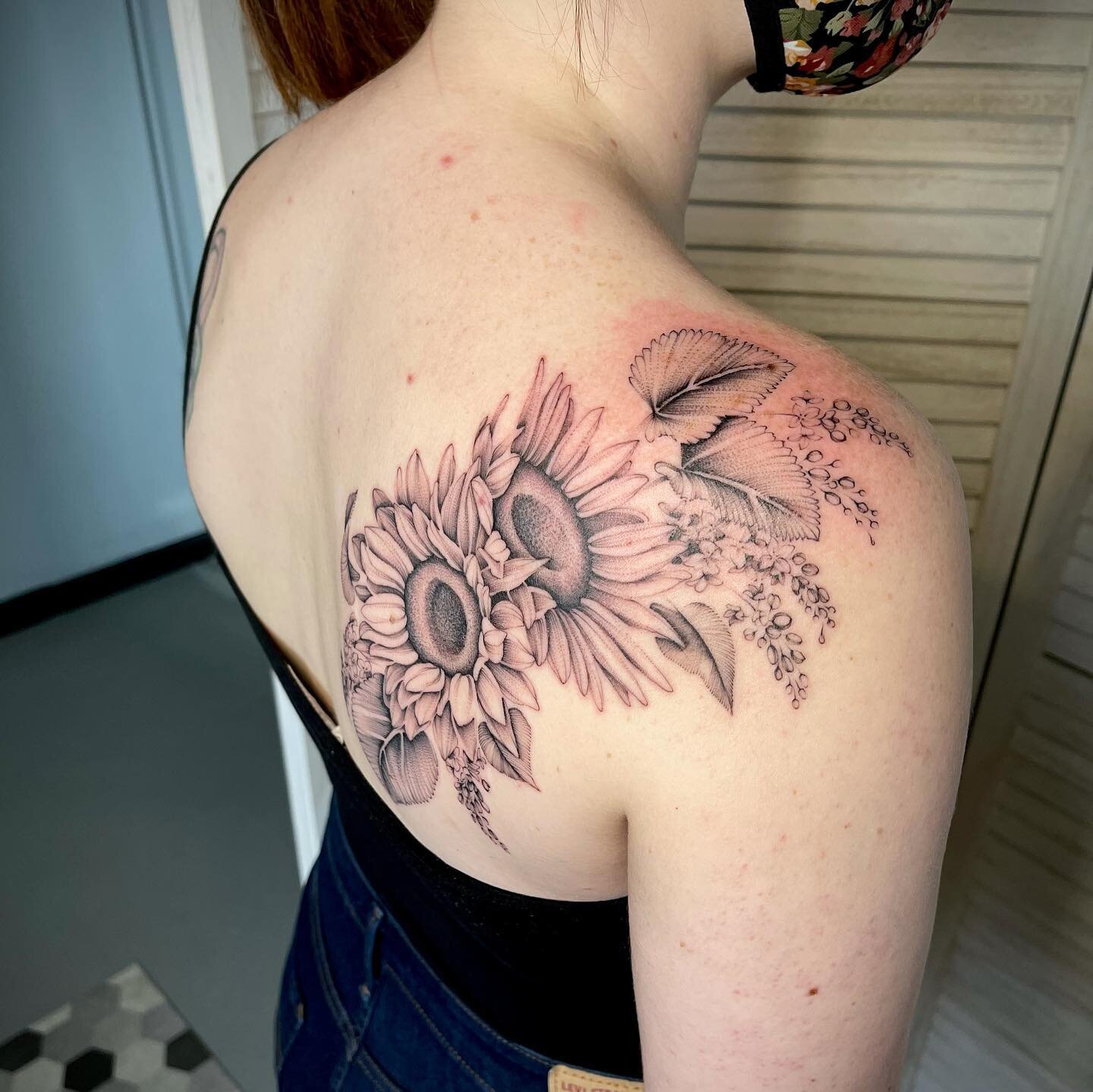 Sunflowers and lilacs &mdash; lovin how this fit her shoulder. 
🌿🌻🌿
&hellip;
&hellip;
&hellip;
&hellip;
&hellip;
&hellip;
#dotworktattoo #finelinetattoo #bngtattoo #blackandgreytattoo #sunflower #sunflowertattoo #floraltattoo #lilactattoo #shoulde