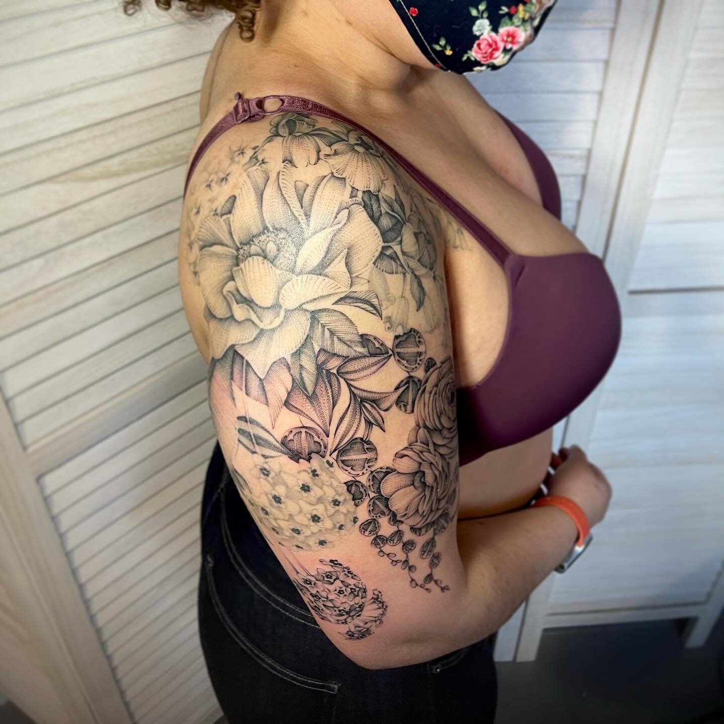 So many lovely flowers and hour plants in this piece: peonies, irises, camellias, hoya, wandering Jew, string of turtles, pansies, and blue bells. Partly ✨healed✨ and partly fresh. 
🌿🌸🌿
...
...
...
...
...
#dotworktattoo #ladytattooers #blackandgr