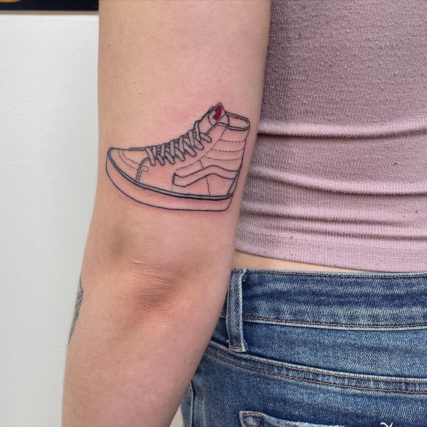 a little vans high top for @megan.luttrell, thanks for being awesome! always so much fun! ❤️

&mdash;&mdash;&mdash;&mdash;&mdash;&mdash;&mdash;&mdash;&mdash;&mdash;&mdash;&mdash;&mdash;&mdash;&mdash;&mdash;&mdash;&mdash;&mdash;&mdash;

#tattoo #tatto