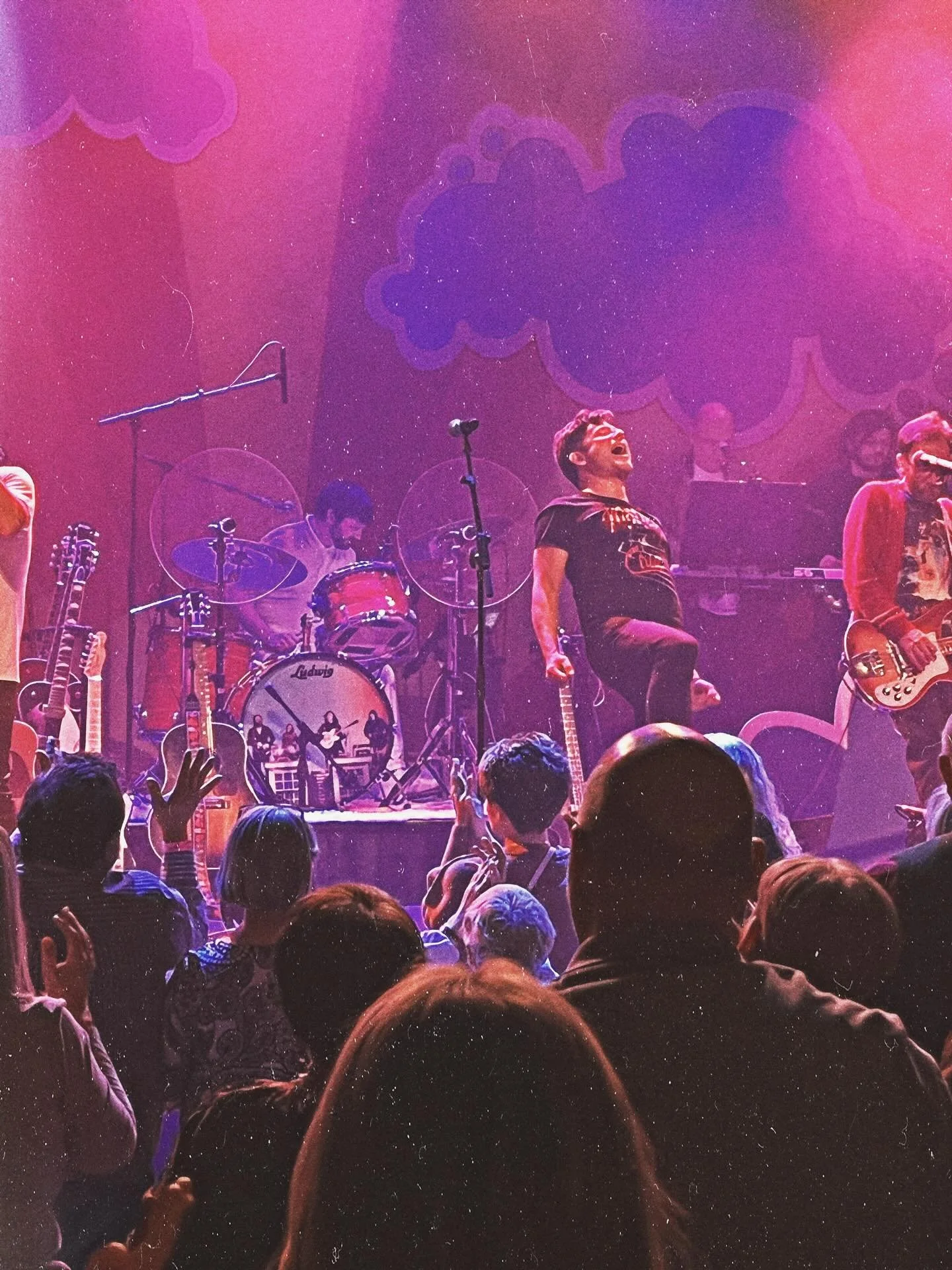 It&rsquo;s November and you know what that means! We get back to the Slowdown in Omaha this month! Our annual run begins November 28 and runs all the way through December 29. Tickets are going FAST - book your seats soon!
🎟️billymcguigan.com/omaha

