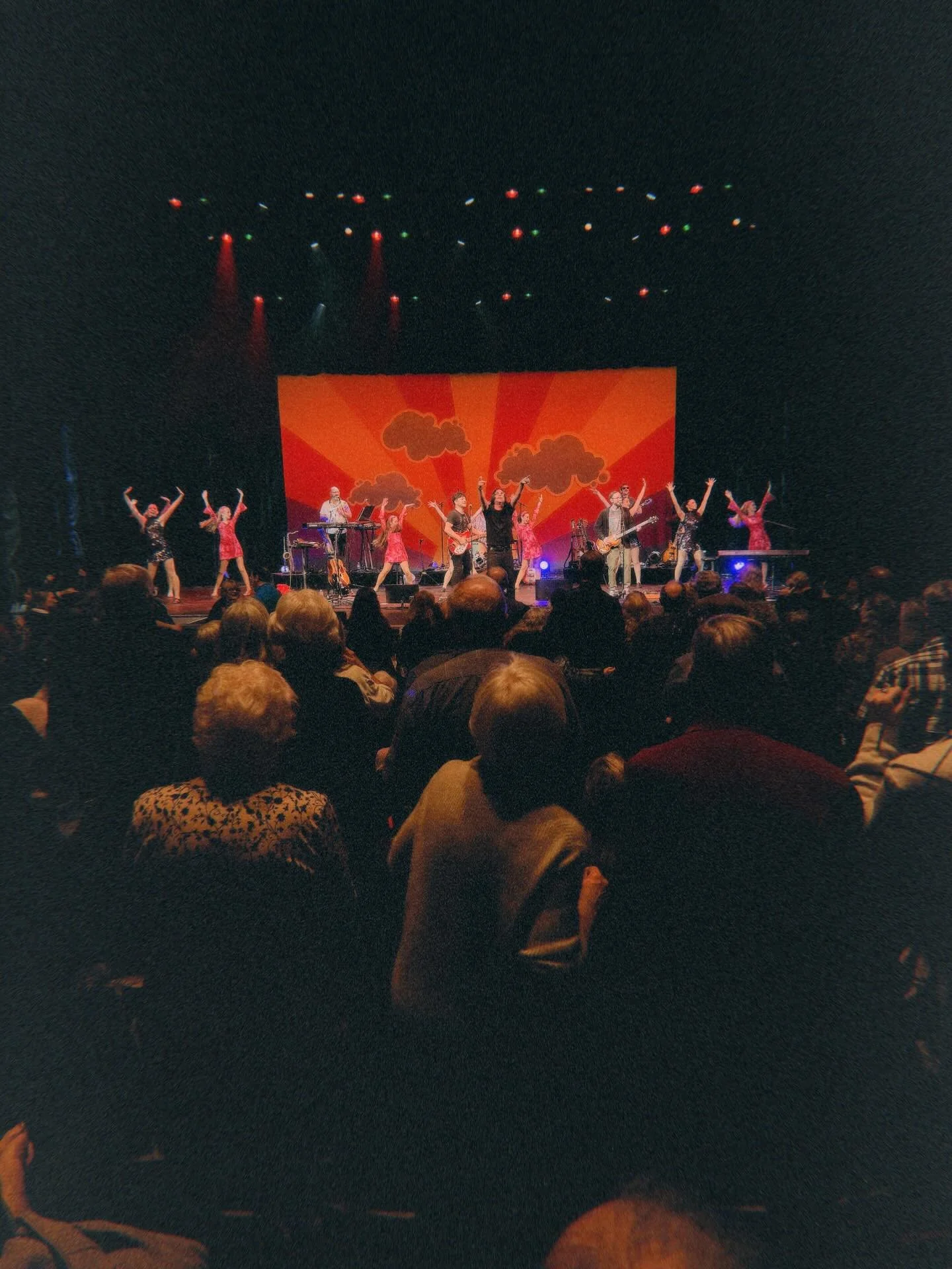 Big thanks to the student Orchestra of Greater Olympia, Stage West Dance Academy and Ballet Northwest for being part of the show tonight in Olympia, Washington! ✌🏽