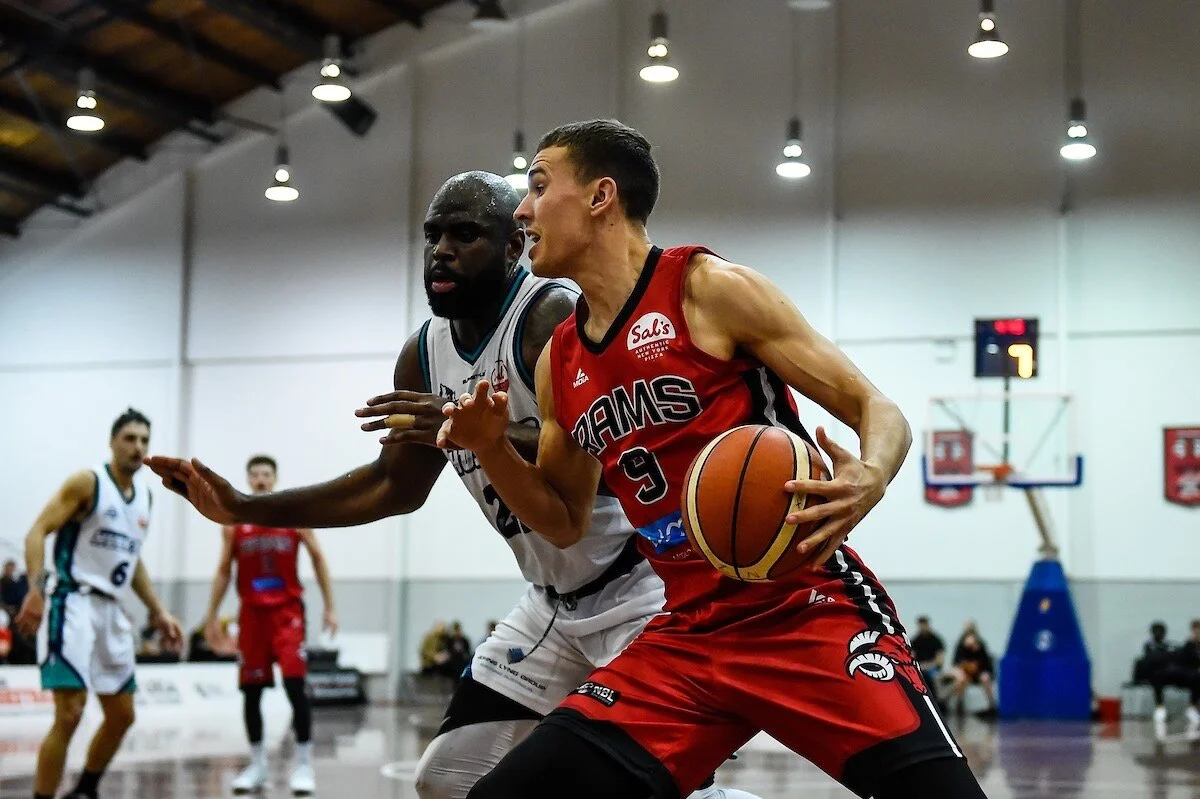 2019 - Driving to the basket