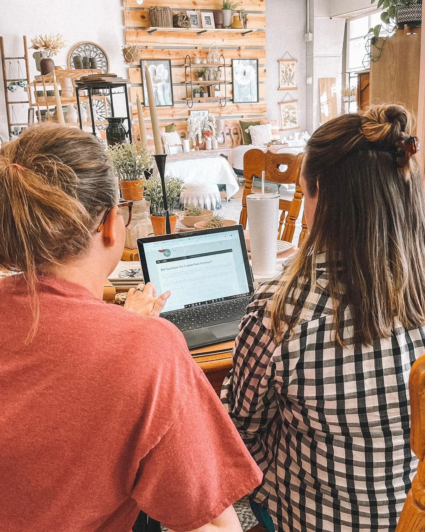 Our website is officially LIVE!!💖Laci and Jace are working so dang hard to make sure everything is absolutely perfect for you guys! Will we go live this week to tell you all about it? Definitely…..maybe? We don’t know! It’s been a