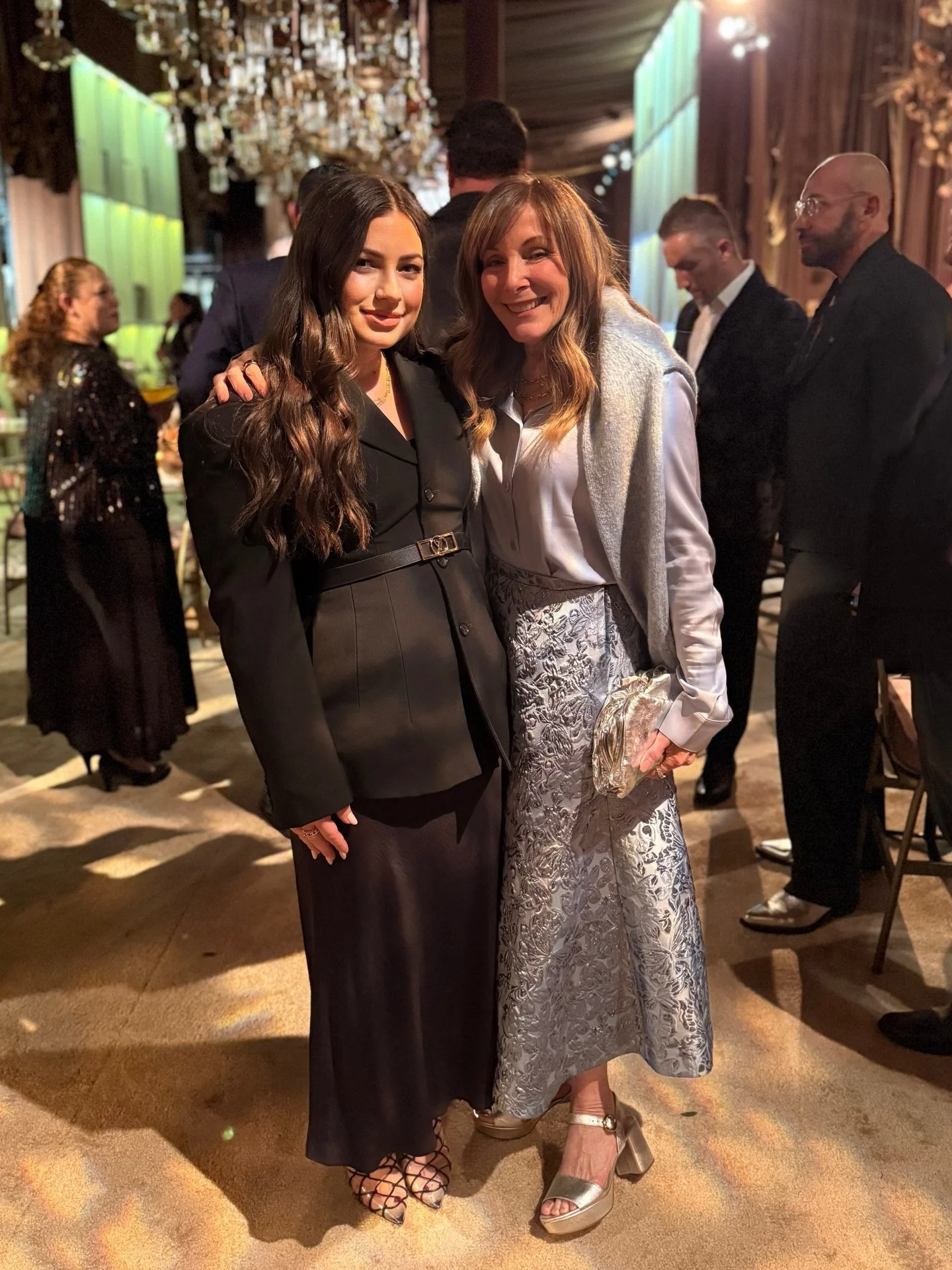 Last year, I had the absolute pleasure of meeting the incredible @mindyweiss at a holiday party. She was one of the kindest and warmest people I&rsquo;ve met in this industry. She gave me some really great advice in our brief exchange. She said &ldqu