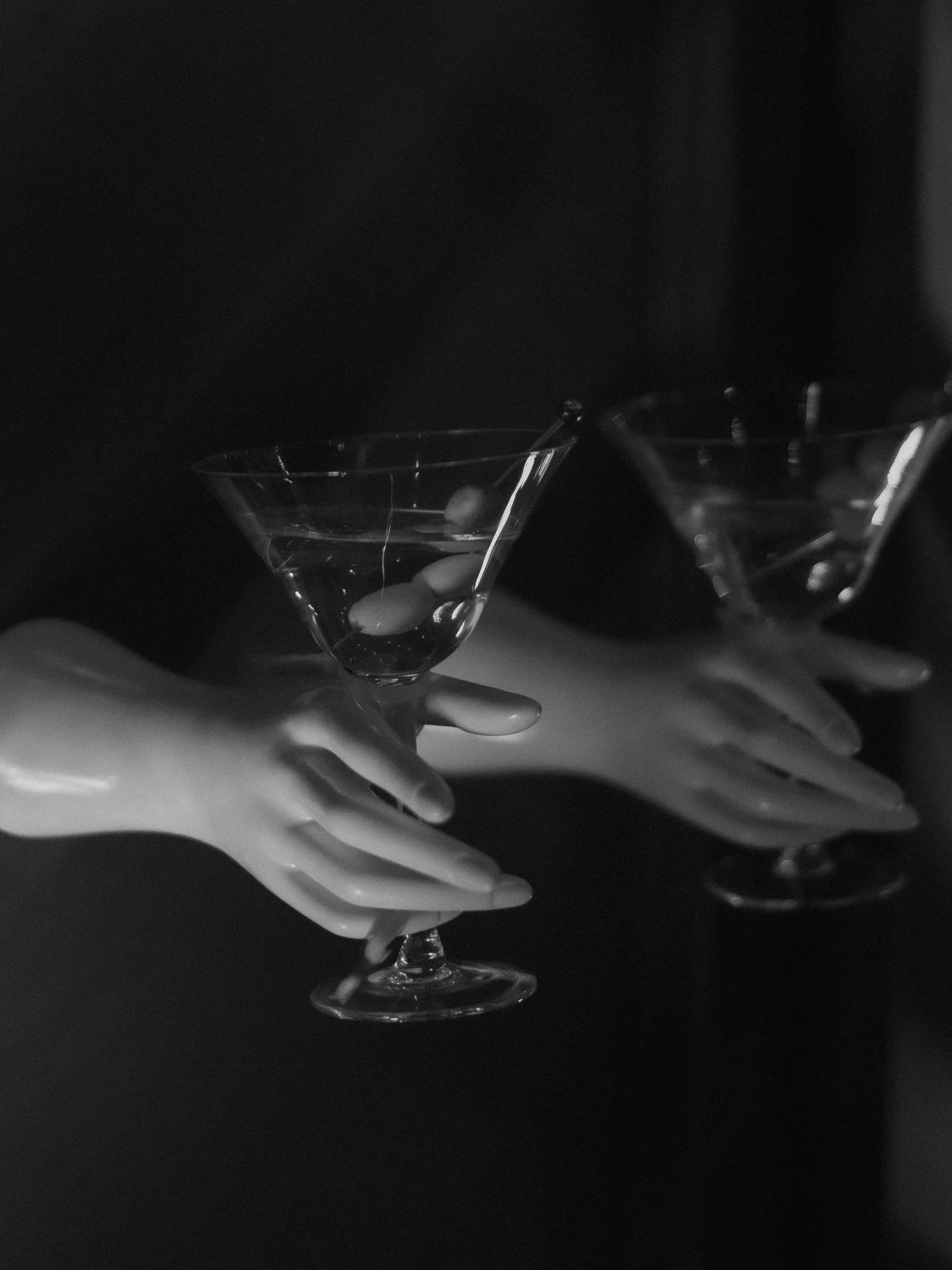 Created a fun martini wall to serve as a photo backdrop. Swipe to see the full wall in all its glory! | #eventdujour