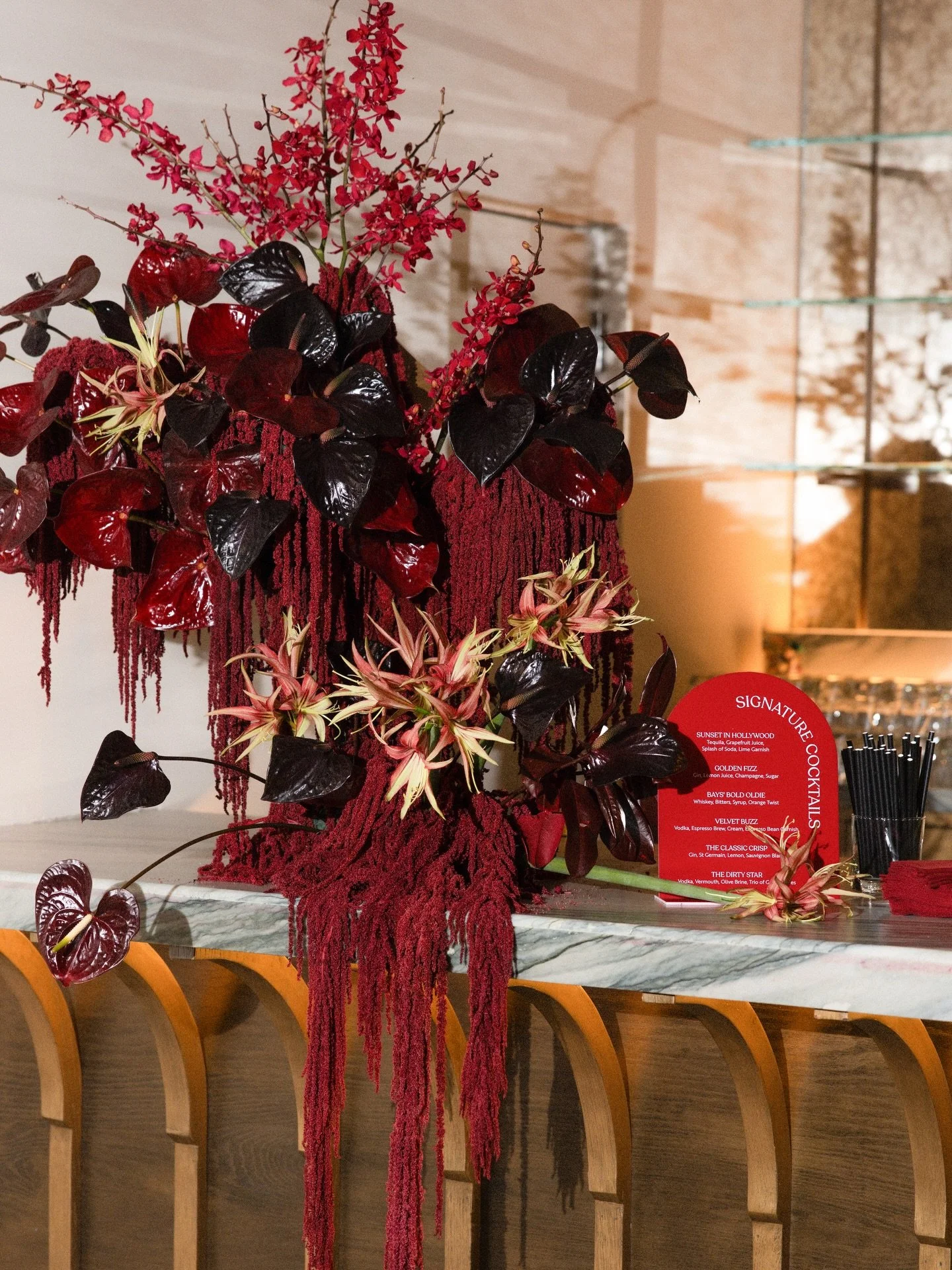 A sculptural floral statement is essential for an elevated bar moment ✨ | #eventdujour @avant_garden