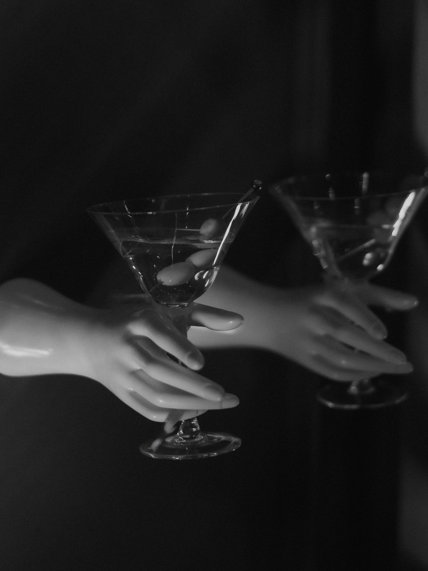 Created a fun martini wall to serve as a photo backdrop. Swipe to see the full wall in all its glory! | #eventdujour