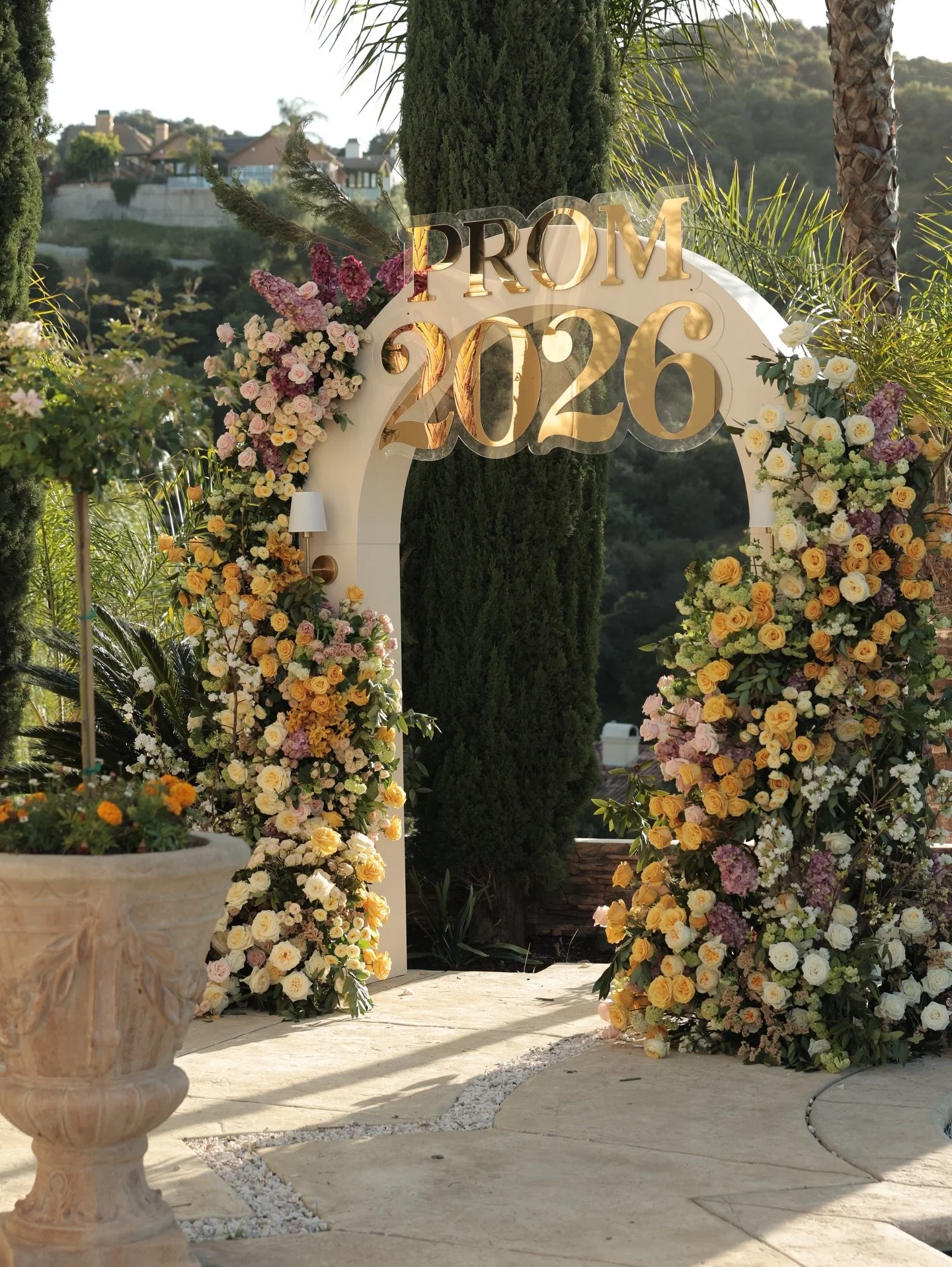 A prom to remember! Created a beautiful evening for class of 2026 and their families. Thank you to my amazing clients for trusting me with this memorable event. @lydiamgdesyan @mgdesyandevelopments | #eventdujour #promnight #prom2026 #promdesigner