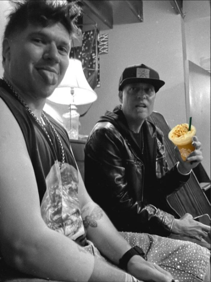 Pumpky spicey and everything nicey with Davey and Mikey 

@michaelwilbursax