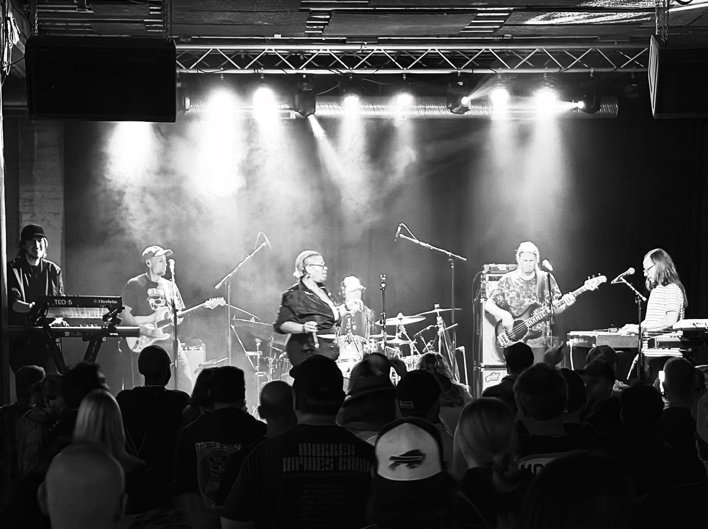 Buffalo brought the heat on a Tuesday! 
Pittsburg tonight at Thunderbird Music Hall. 
@thunderbirdmusichall