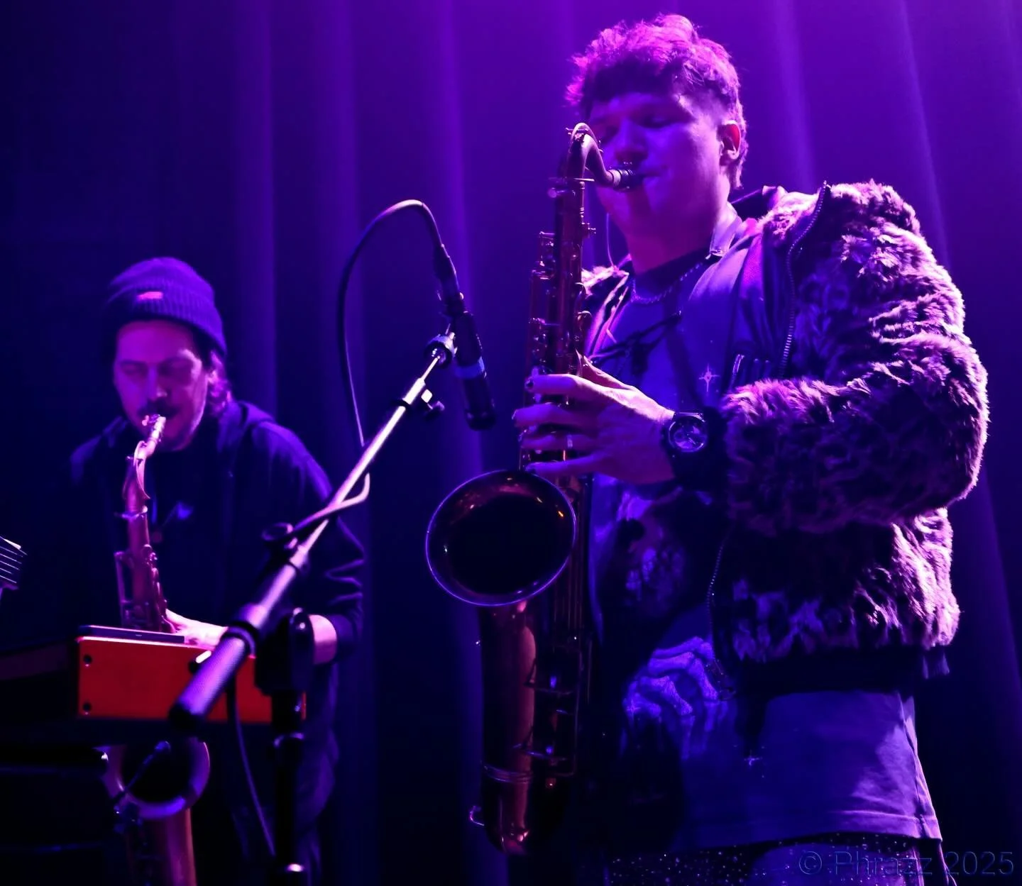 Truly a pleasure sharing the evening and the stage with our buddy @michaelwilbursax for a big stretch of the last run. The dude is a straight up a force of creativity and positive energy. 

📷: @phrazz