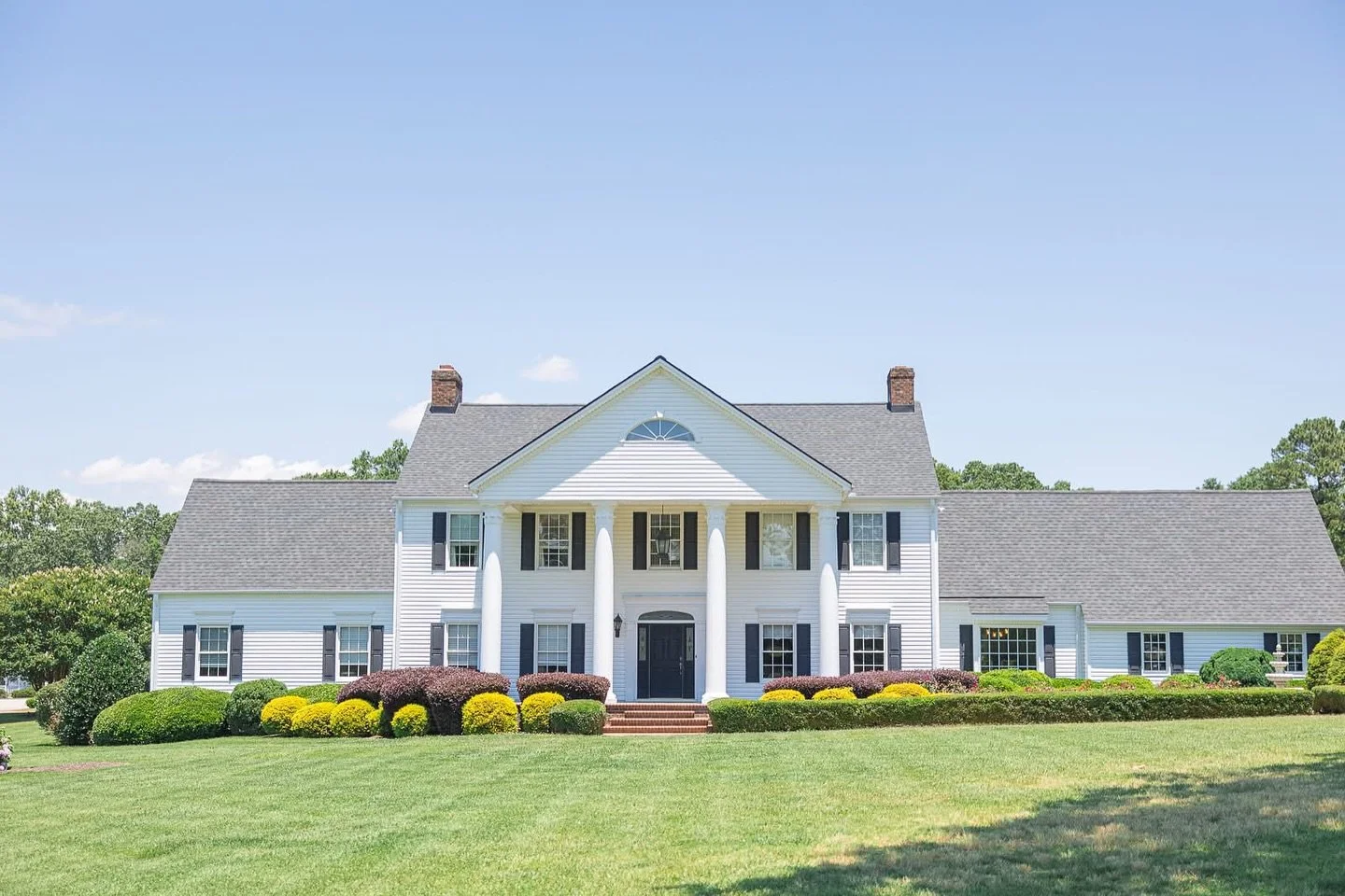 πβ¨ Love our venue? Help spread the word! π Share this post with your friends and invite them to follow Seven Paths Manor for all things wedding magic, inspiration, and exclusive updates! Let’s make dreams come true together!
You can also sel