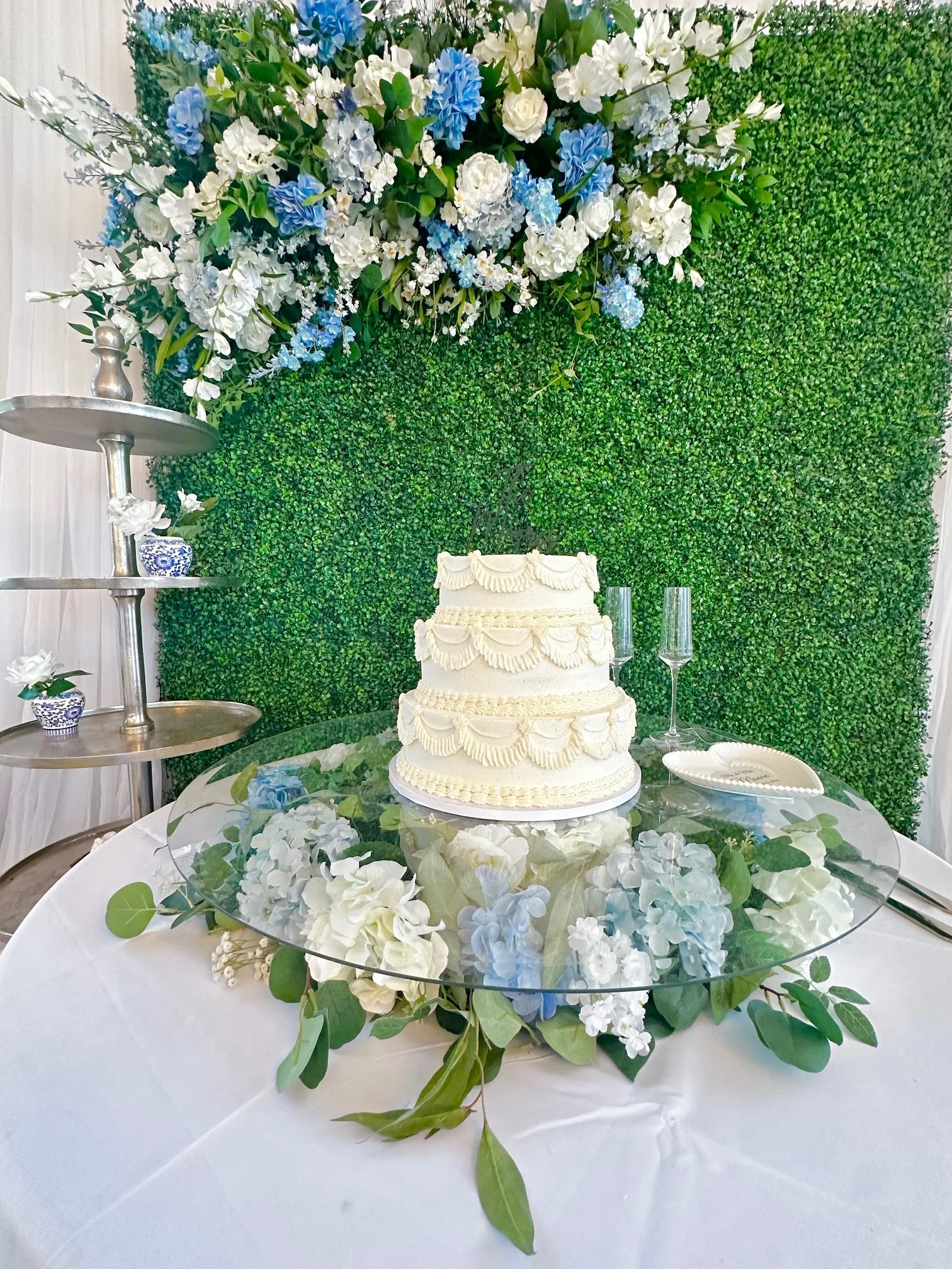 Large Glass Table Top for Cake.jpeg