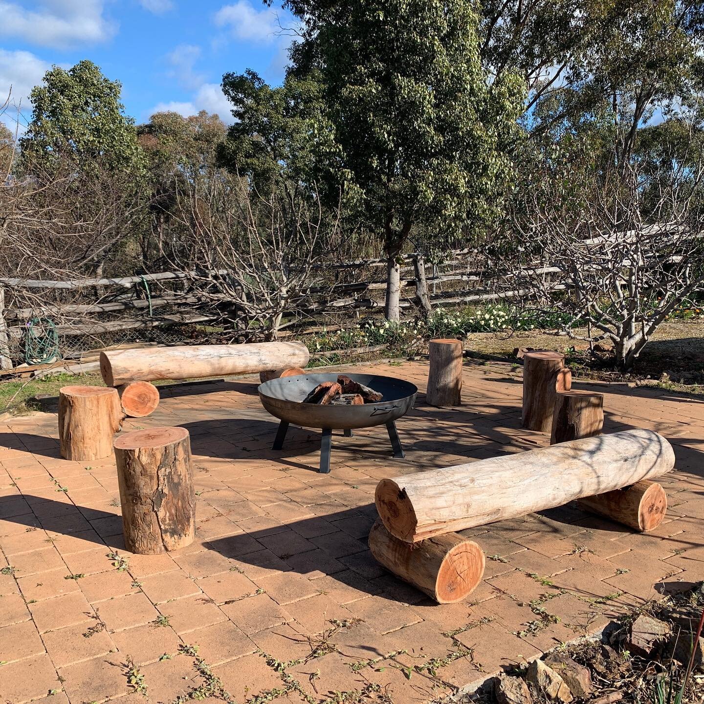 Check out our latest project at Yilawura🔥 

Our new fire pit is the perfect spot to get cozy and warm and toast some marshmallows on a winter&rsquo;s night.

📍 Glen Davis, Capertee Valley
🛌 Sleeps 6
🔥 Cosy log fire &amp; fire pit
🍽 Fully equippe