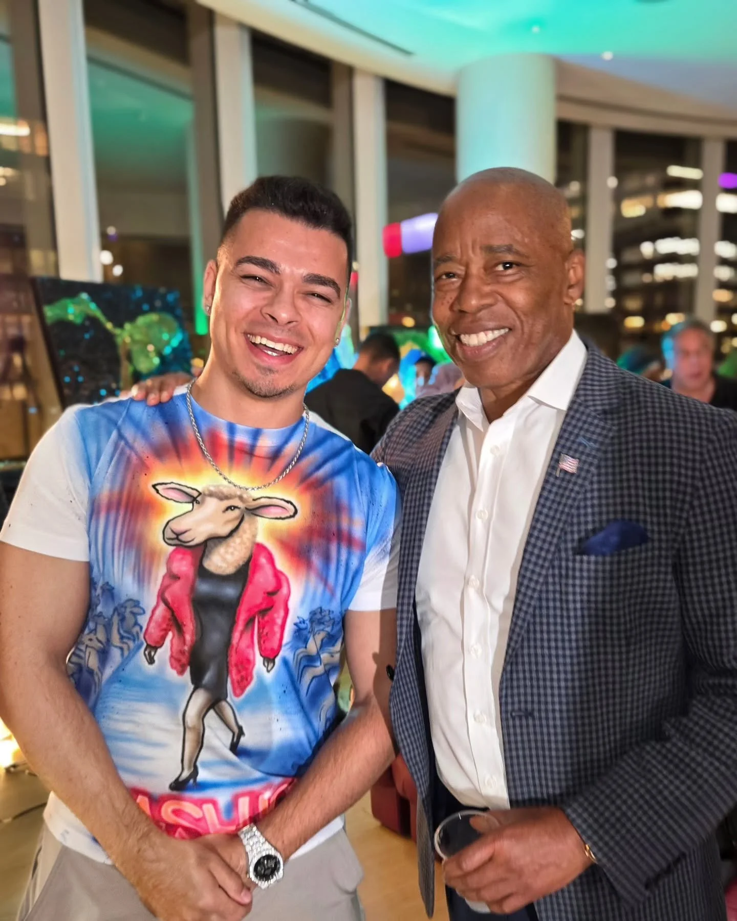 Mayor Adams told me he wants to order a shirt. How much should I charge him?
.
We met at an amazing art show put on by @artmarish.nyc with the talented singer @angelikavox