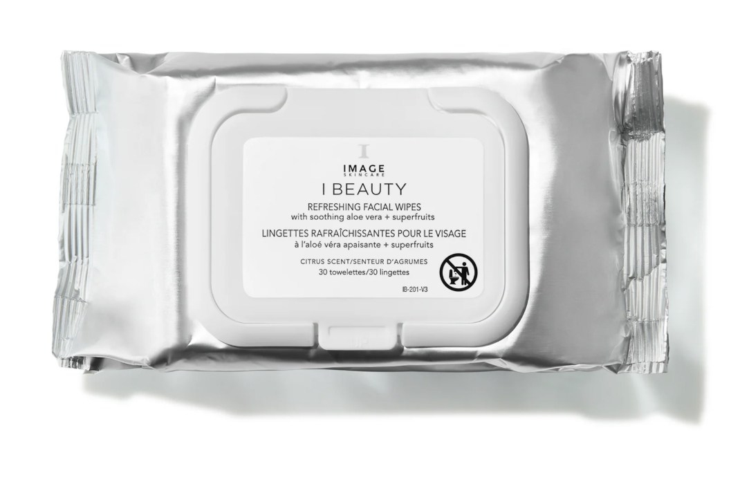 Pack of refreshing facial wipes with aloe vera and superfruits in silver packaging