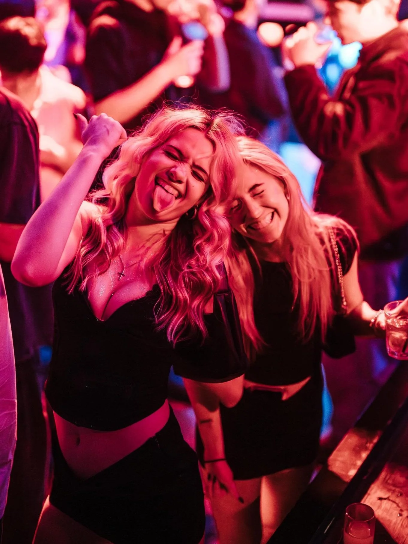 All smiles as we enter our first February #CelebsTues 💕⚡
📸: @timothynguyenphoto