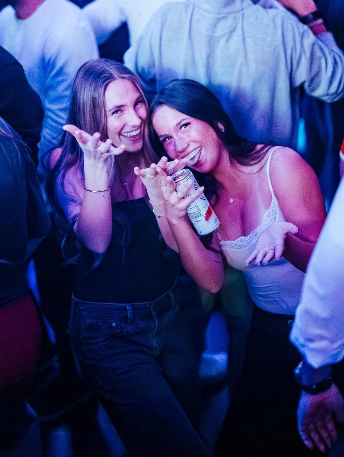 Love in the air tonight at this week's edition of #CelebsTues with special guest @parkerwaterss 💘
📸: @timothynguyenphoto