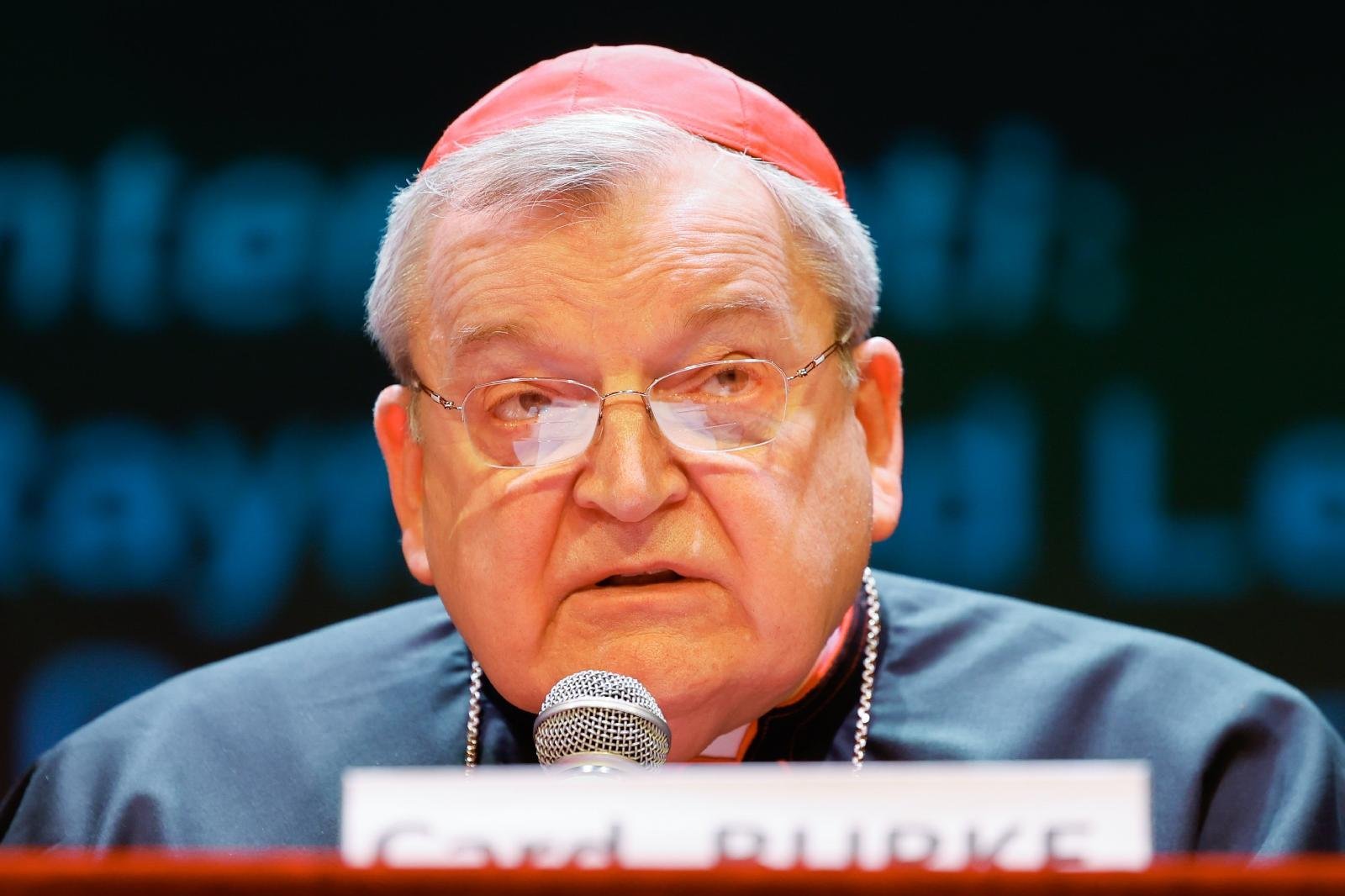 BURKE: SYNODALITA JE V ROZPORE SO SKUTOČNOU IDENTITOU CIRKVI