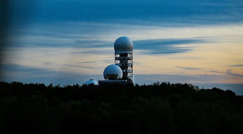 OD ŽELEZNEJ OPONY K DIGITÁLNEJ: NOVÁ FÁZA GLOBÁLNEHO KONFLIKTU