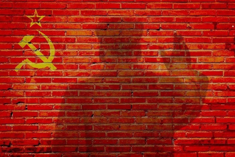 KOMUNIZMUS A ANTIKOMUNIZMUS V ROZHODUJÚCEJ CHVÍLI DEJÍN