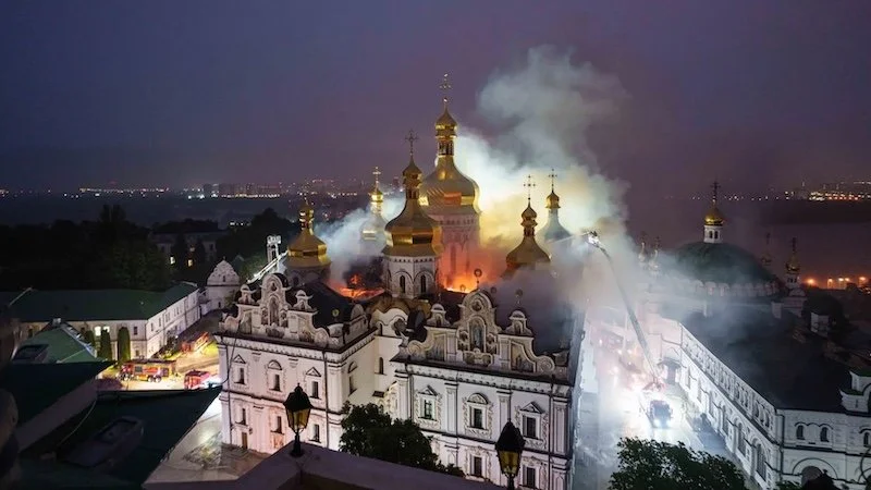 BOMBARDOVANIE LAVRY A PUTINOVA PRAVÁ TVÁR - 1. ČASŤ