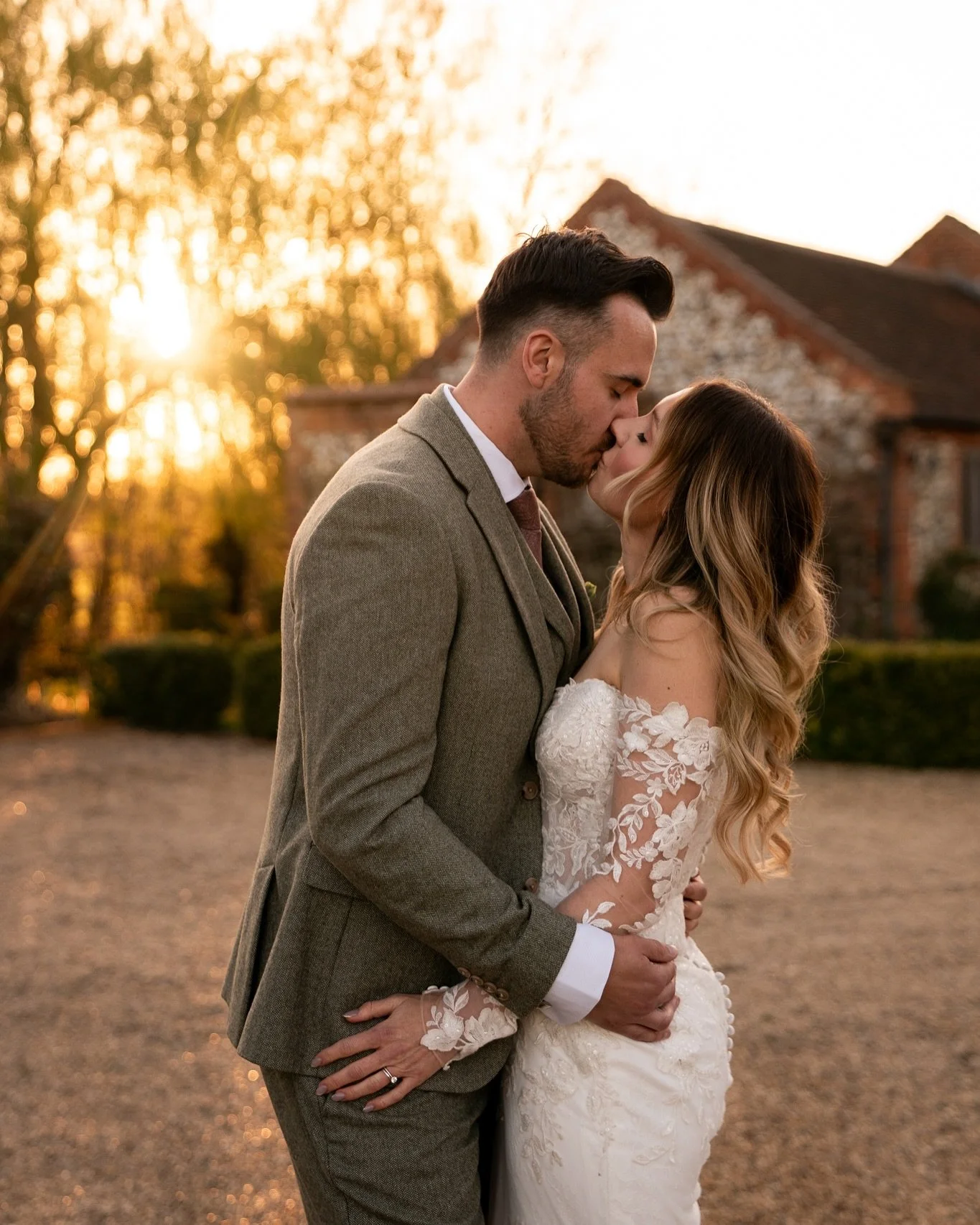 We were incredibly lucky with the weather for yesterdays twilight wedding 🌞 

Kelly &amp; Sam - the most relaxed, friendly, and totally in love couple - they were a joy to capture.

Thank you for the amazing hosting as always @hautboishall  @cherylb