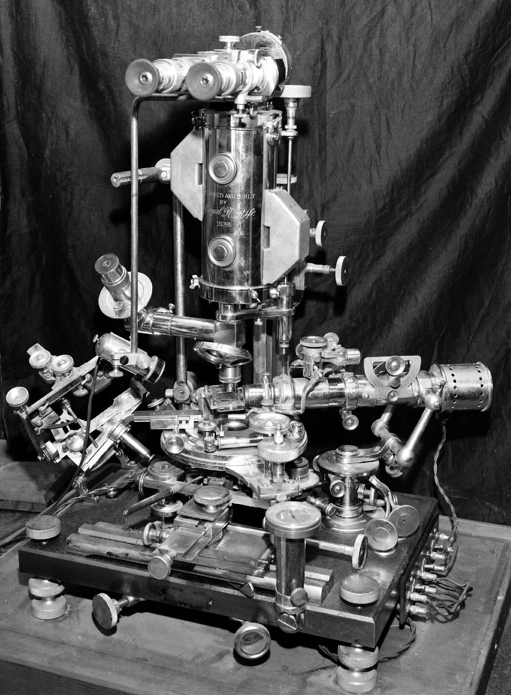 #3 Microscope (1933), with slit ultra attachment (right) in proper horizontal position for viewing.