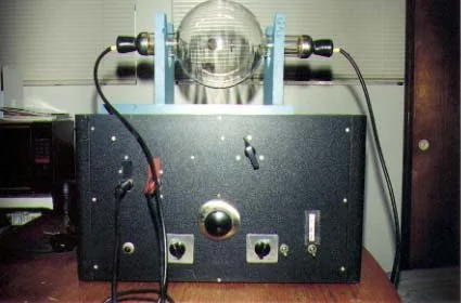 Device built by Verne Thompson about 1954 or shortly thereafter, and likely after the "Scoon" device above. The plasma tube shown in this photo may not be original. Like the "Scoon" device, this design used a Hartley oscillator for a fixed radio carr