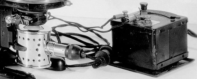 Closeup of Rife microscope lamp and power (rheostat) adjustment box installed on Otto Himmler microscope (see full image below).