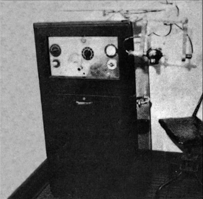 Photo of a ray device. Ownership has been attributed to Dr. James Couche, but without evidence. Wires from the ray tube plug into the top of the cabinet. This device is currently thought to be lost.