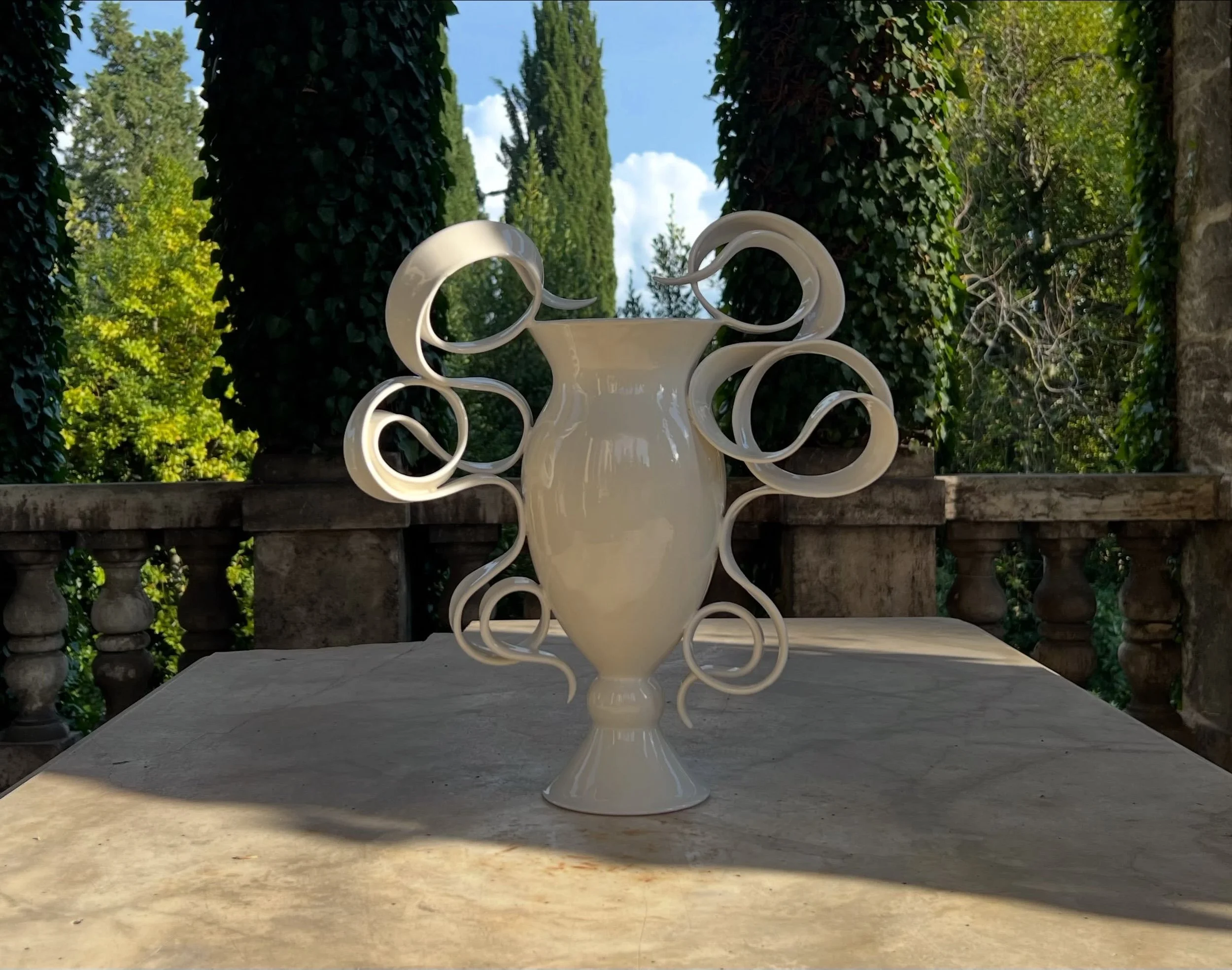 This vase got to hang out at @villa.braggiotti today!