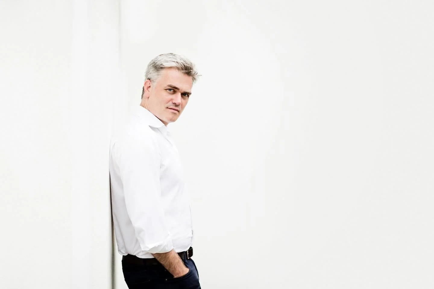 We are delighted to welcome Edward Gardner to our roster for worldwide management.

This new partnership marks an exciting chapter in Gardner&rsquo;s distinguished career, as Tez Arts will oversee his global engagements, artistic collaborations, and 