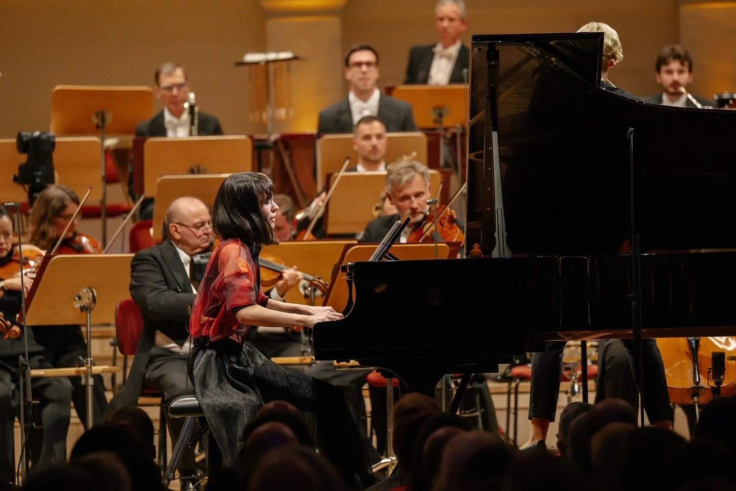 Konzerthaus Berlin kicked off the season with Artist in Residence @alicesaraott_official and Composer in Residence @brycedessner and the brilliant Konzerthausorchester Berlin and their fantastic Chief Conductor @joanamallwitzofficial. The Season open