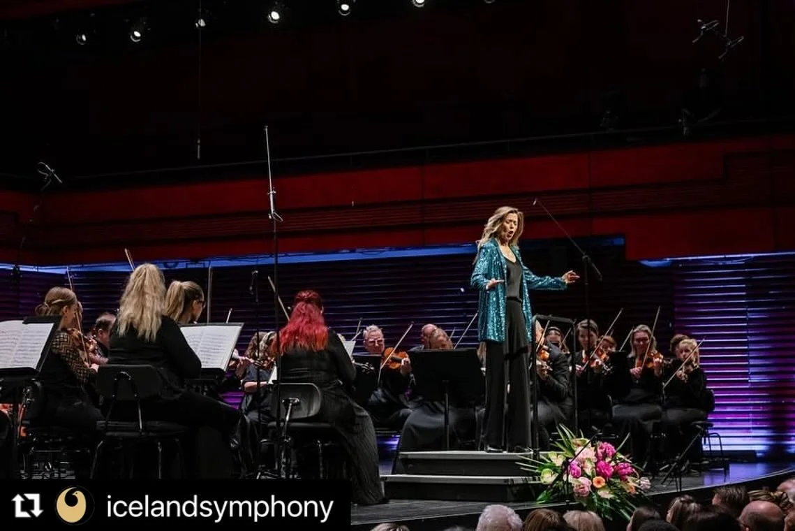 #Repost @icelandsymphony
・・・

Wonderful moments from the concert with the Iceland Symphony Orchestra, closing their season with Barbara Hannigan at Harpa.

The performance will be presented on television, June 18th, on R&Uacute;V.