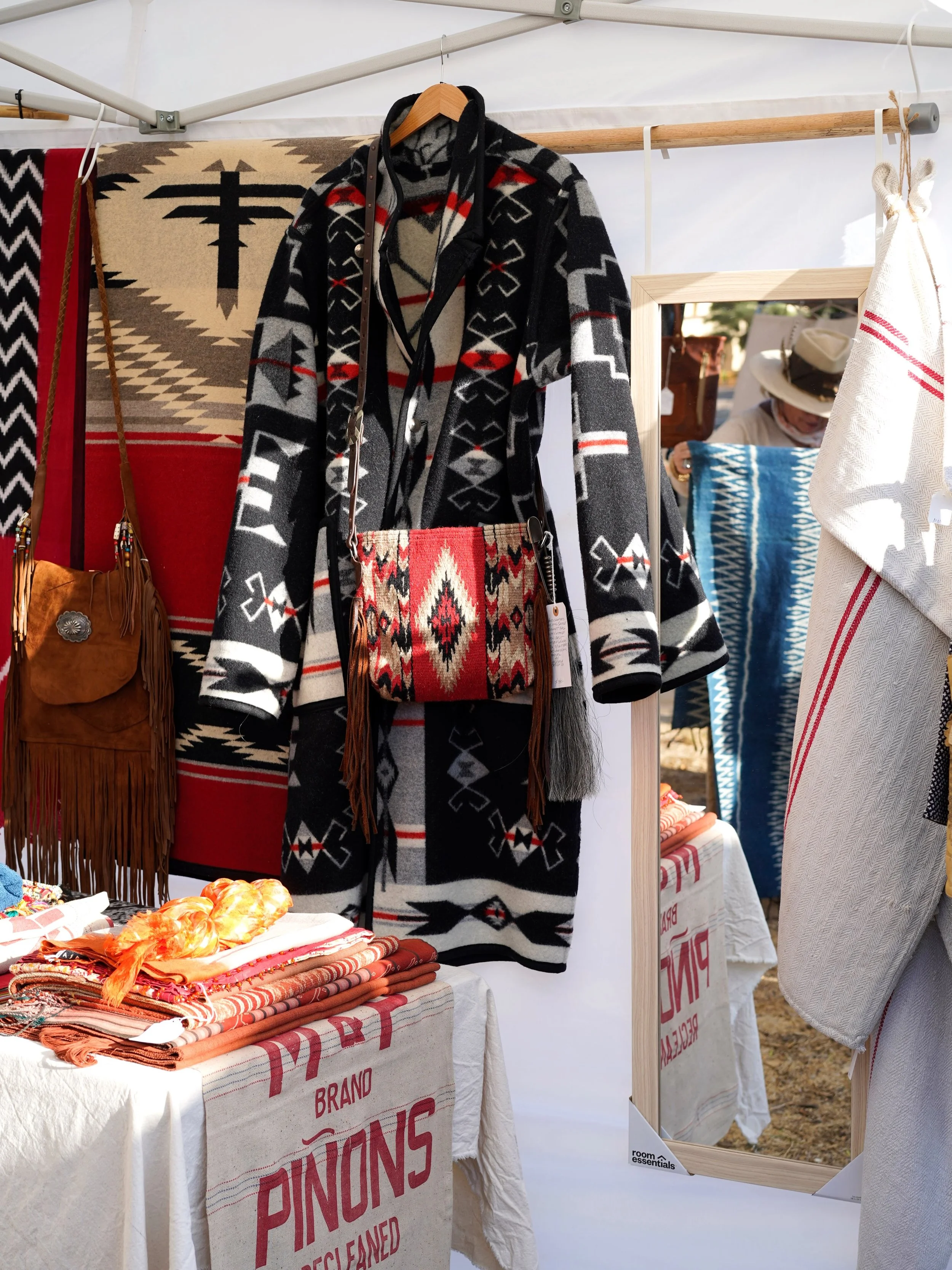 You never quite know what you&rsquo;ll find at Flying Miz Daisy and that&rsquo;s exactly the point! 🍂🧳🪞

Old pine and worn textiles. Primitive pieces and architectural garden finds. Ironstone, woven baskets, architectural pieces, and those one-of-