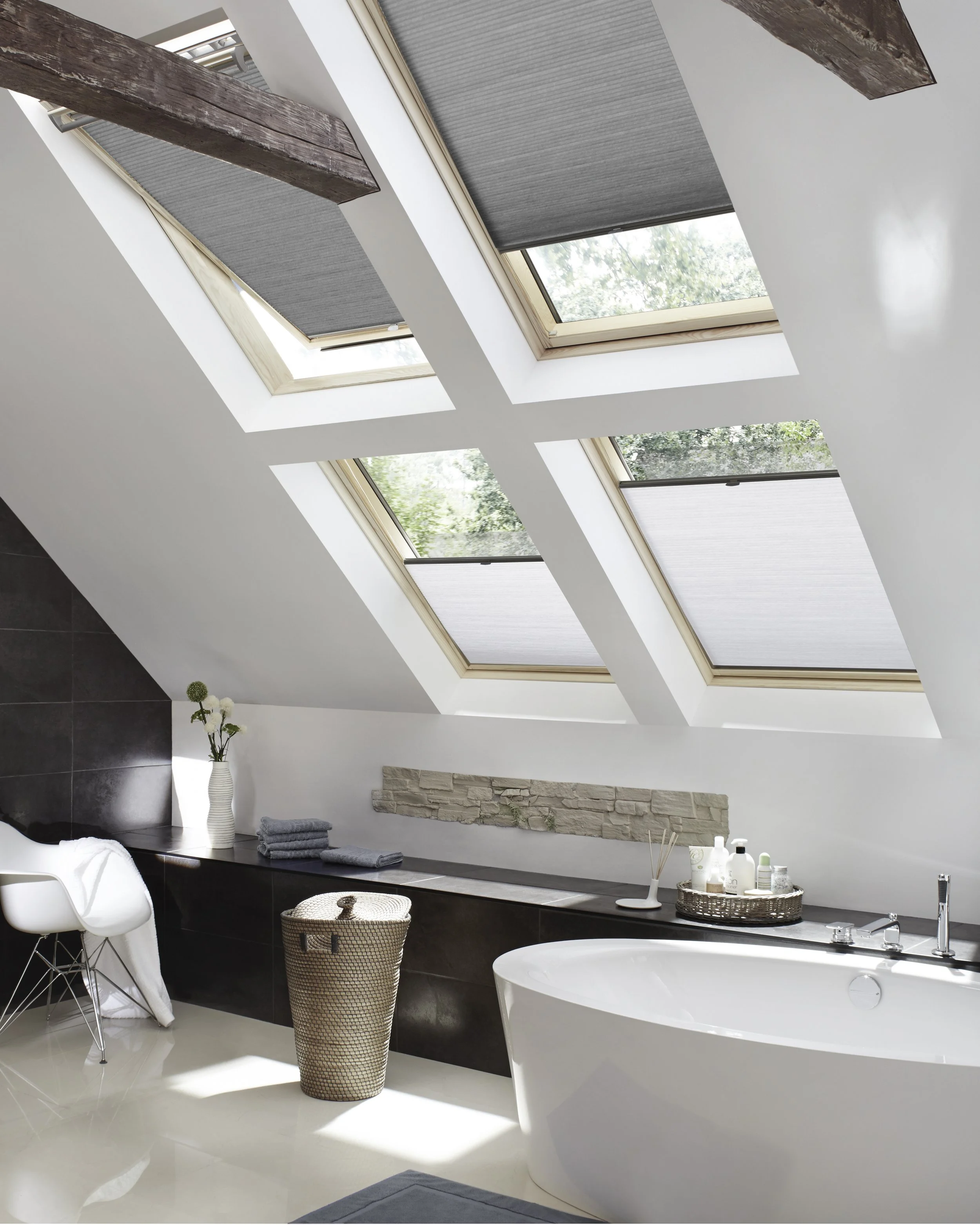 Plissegardin takfönster linstyrda