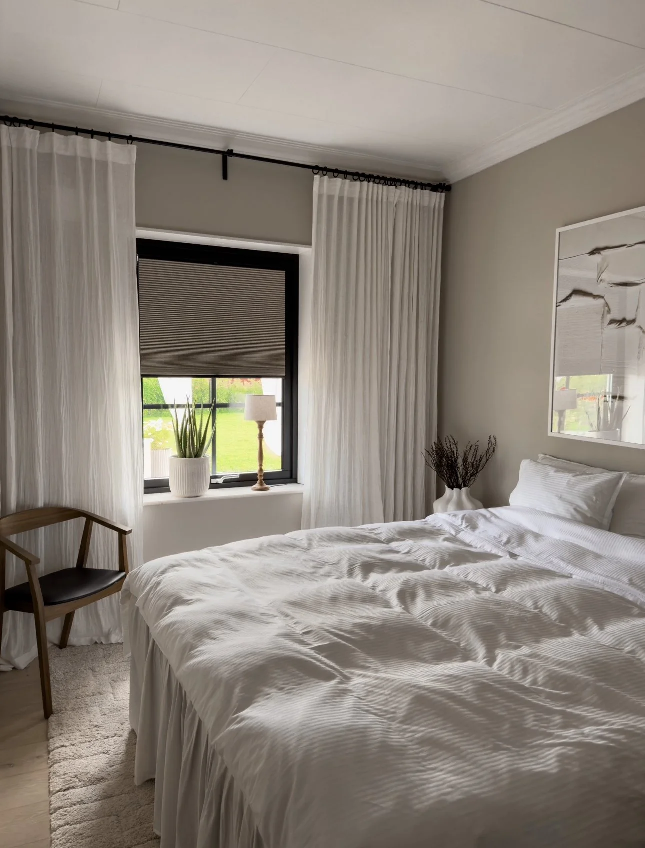 Plissegardin mörkläggande med motordrift